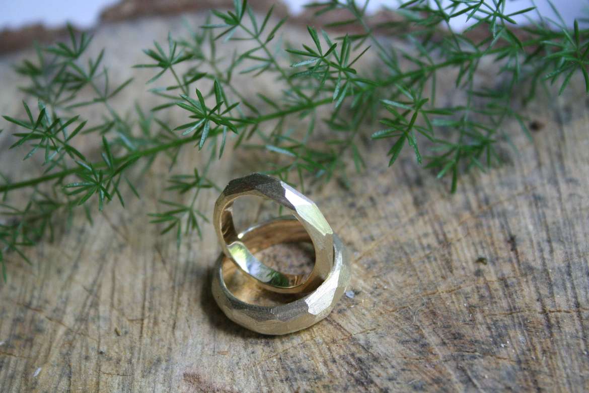 кольца грани в золоте