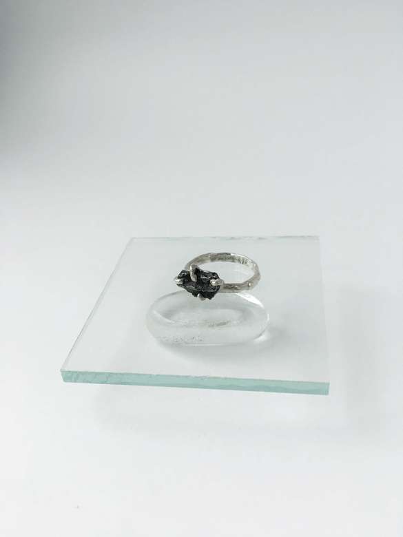 кольцо с метеоритом