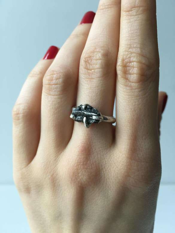 кольцо с метеоритом