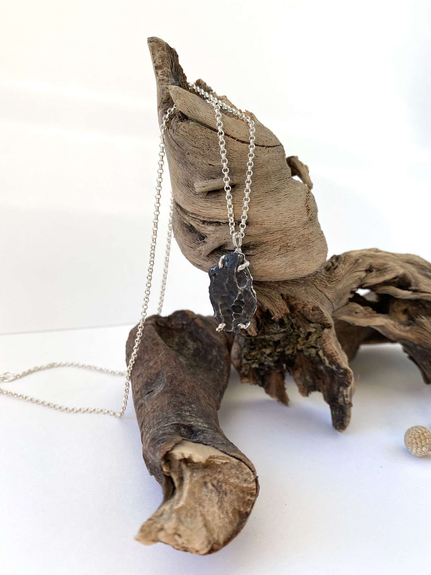 Кулон с метеоритом