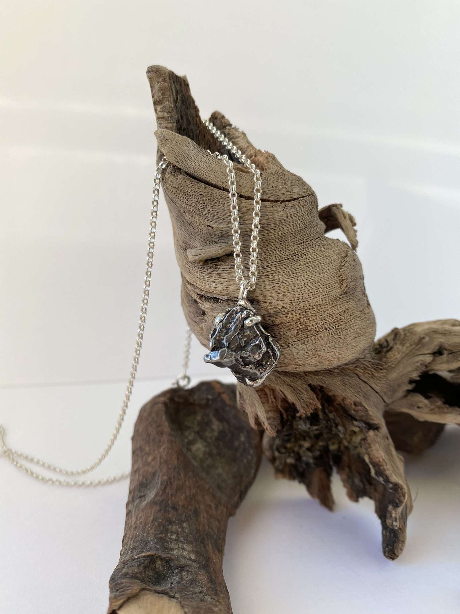 Кулон с метеоритом