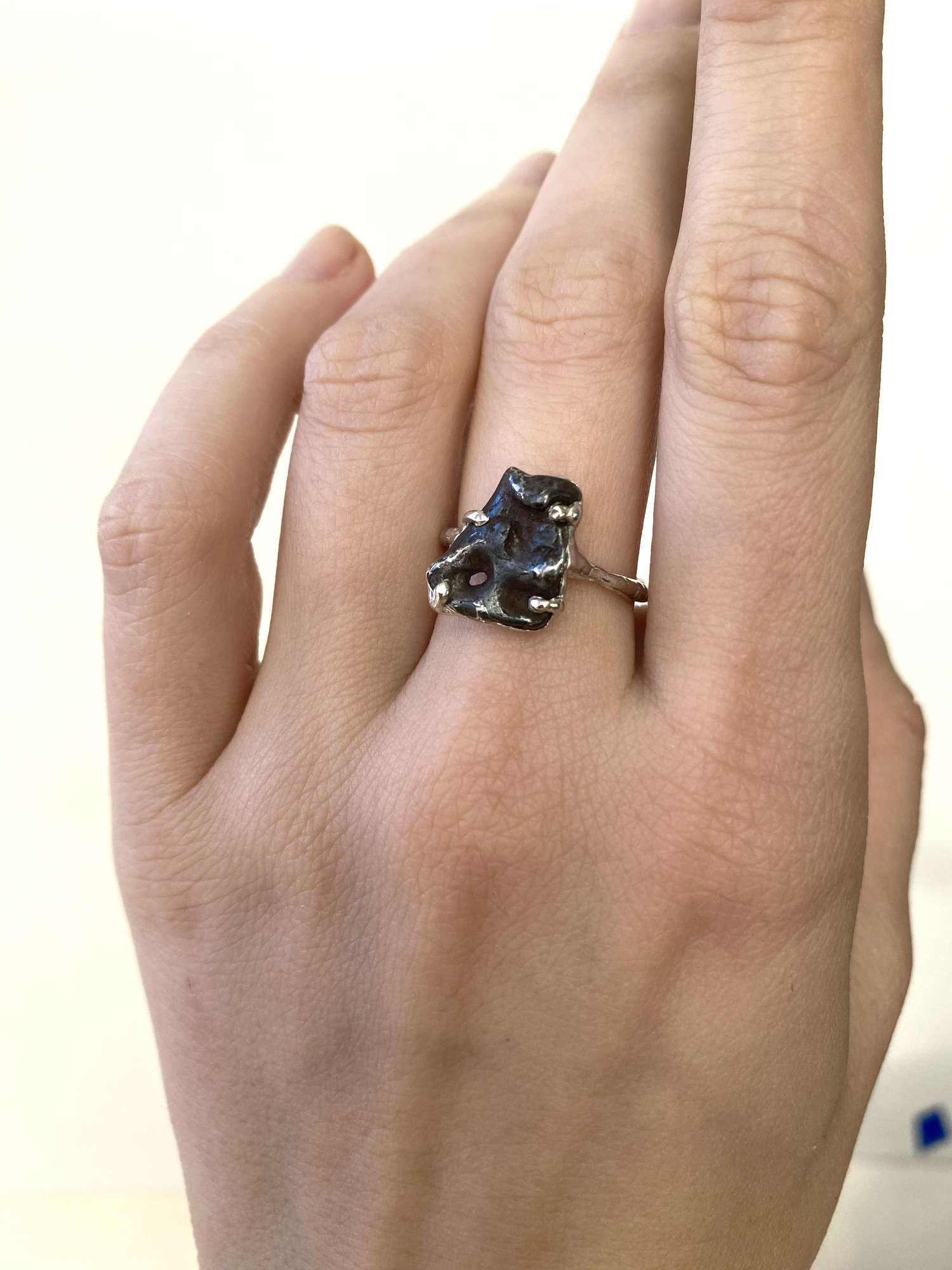 Кольцо с метеоритом