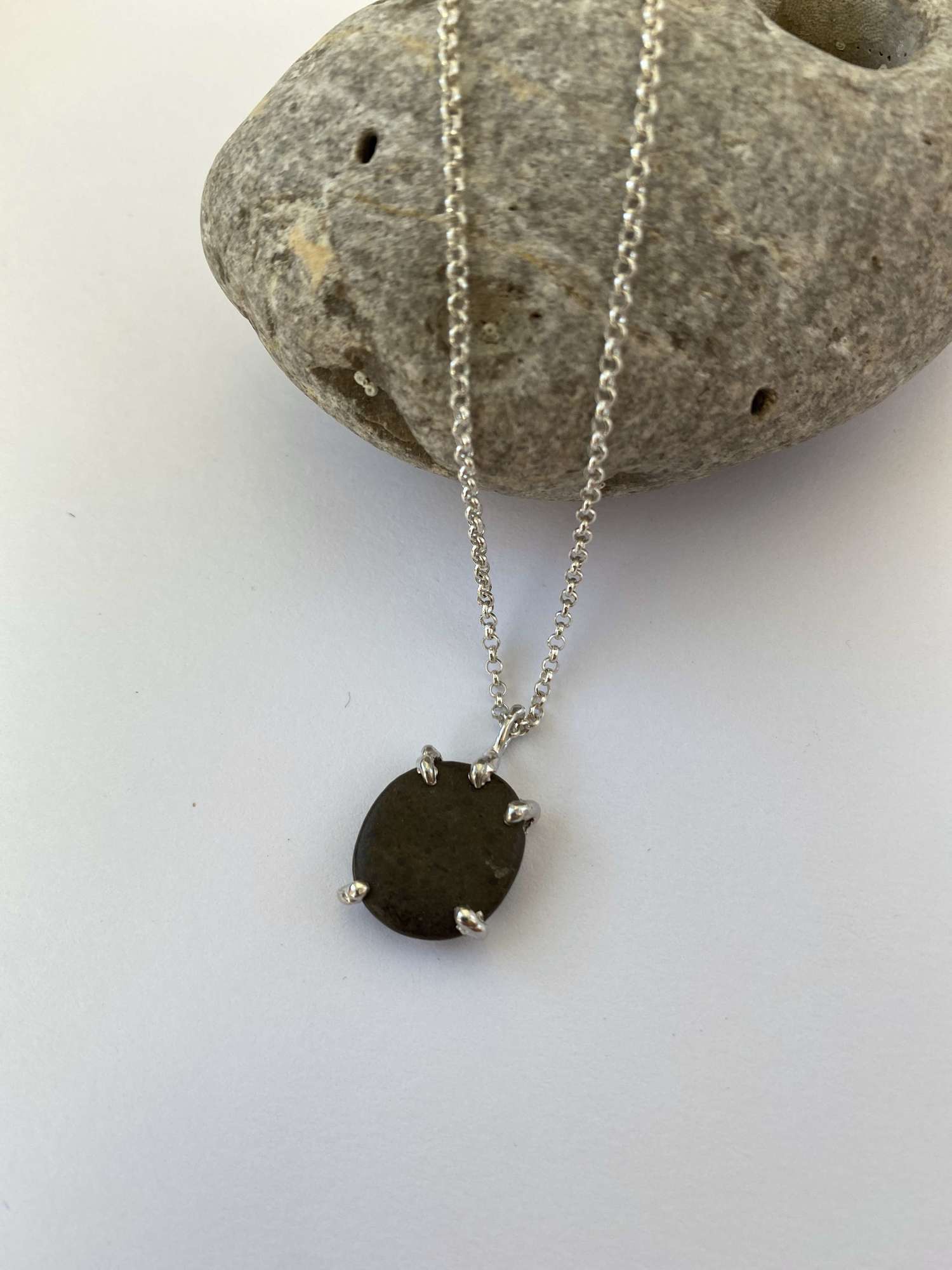 кулон галька