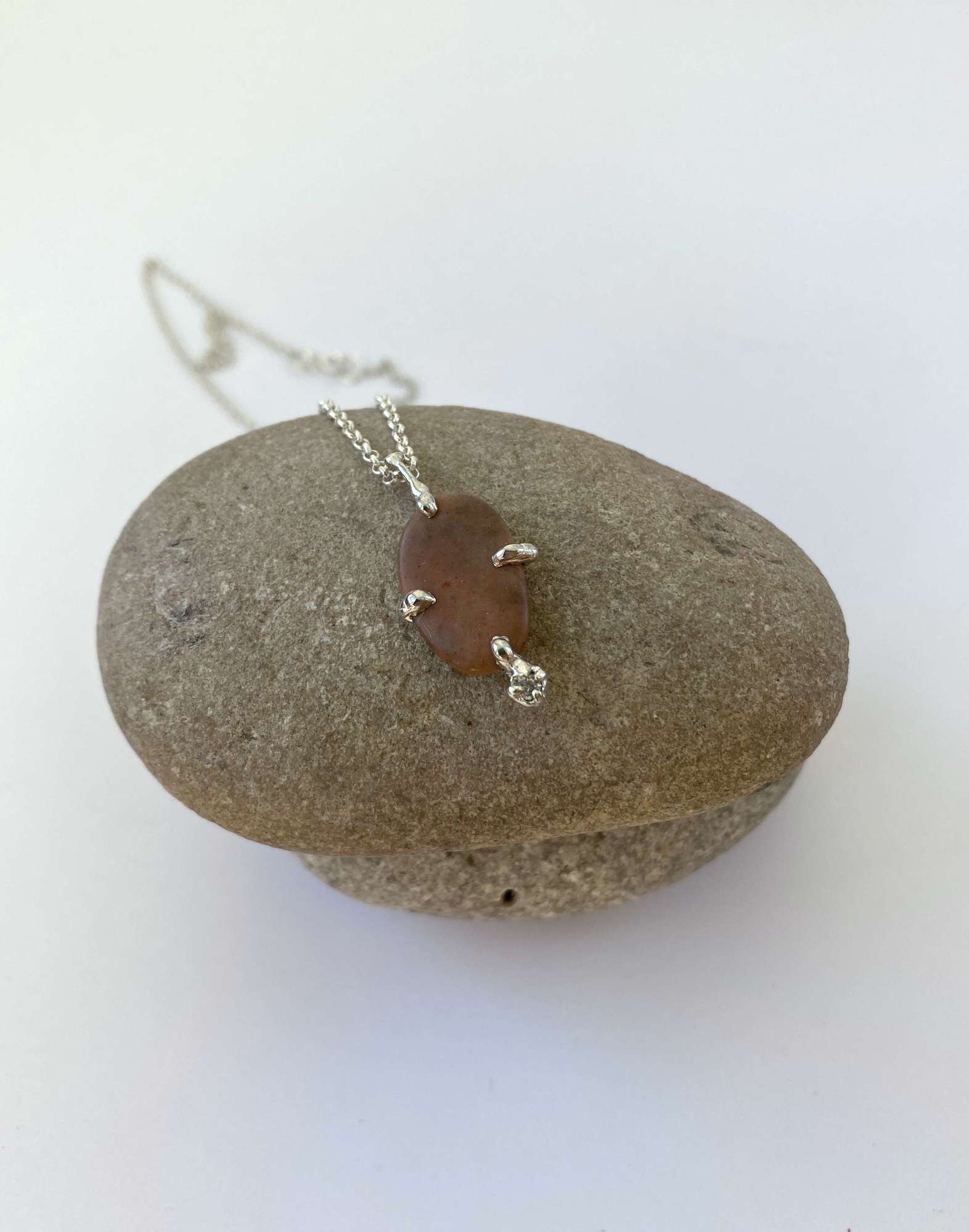 кулон галька с цирконом