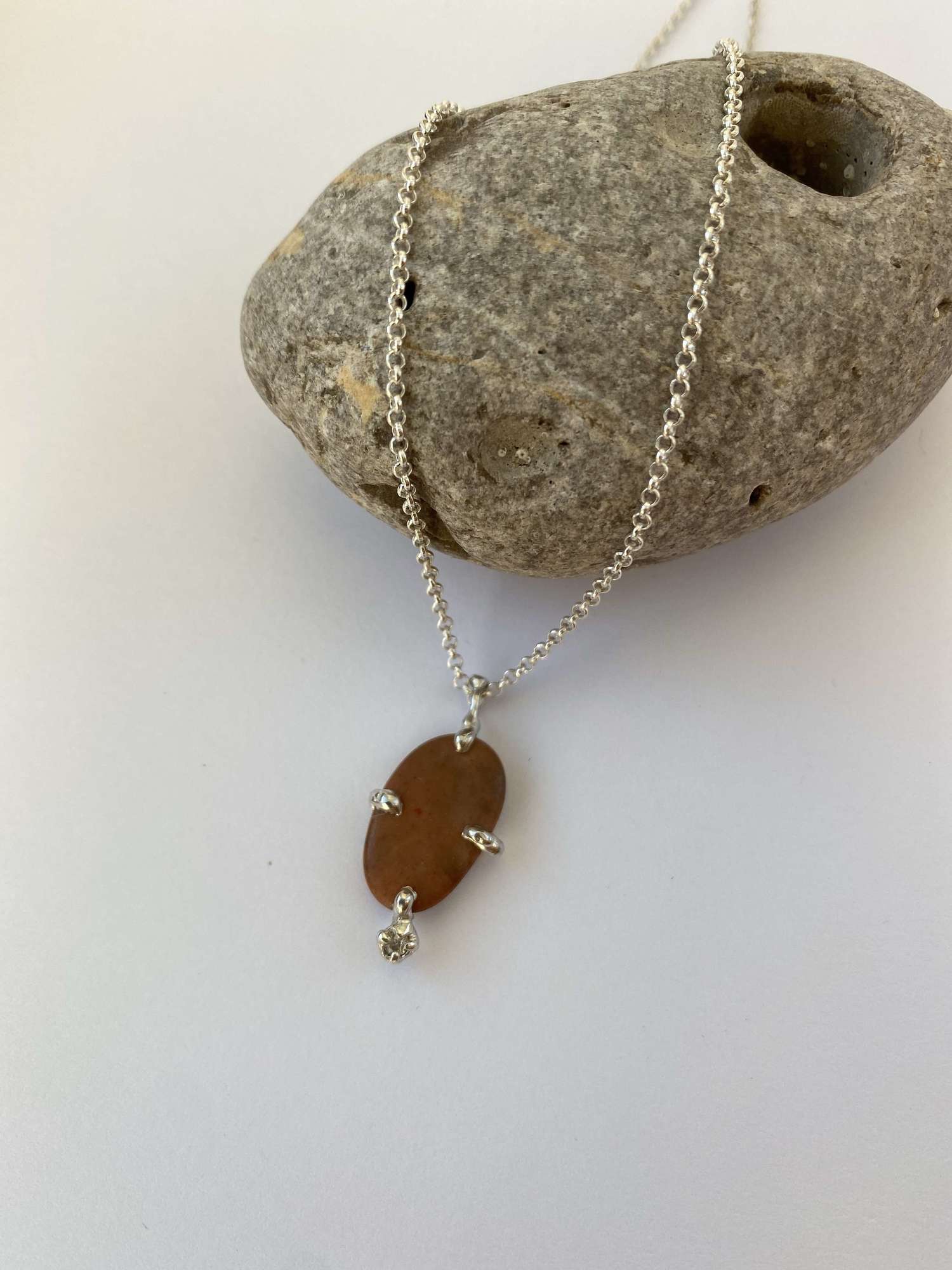 кулон галька с цирконом