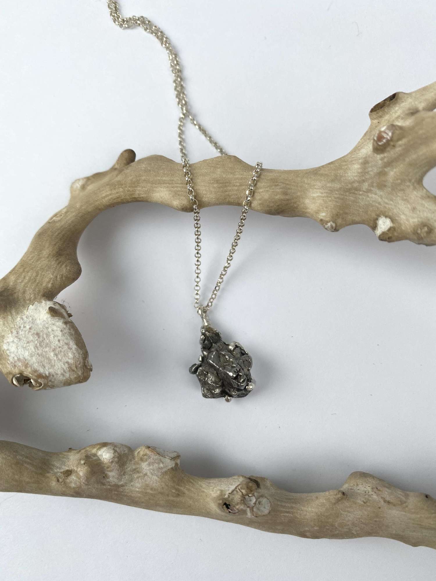 Кулон с метеоритом