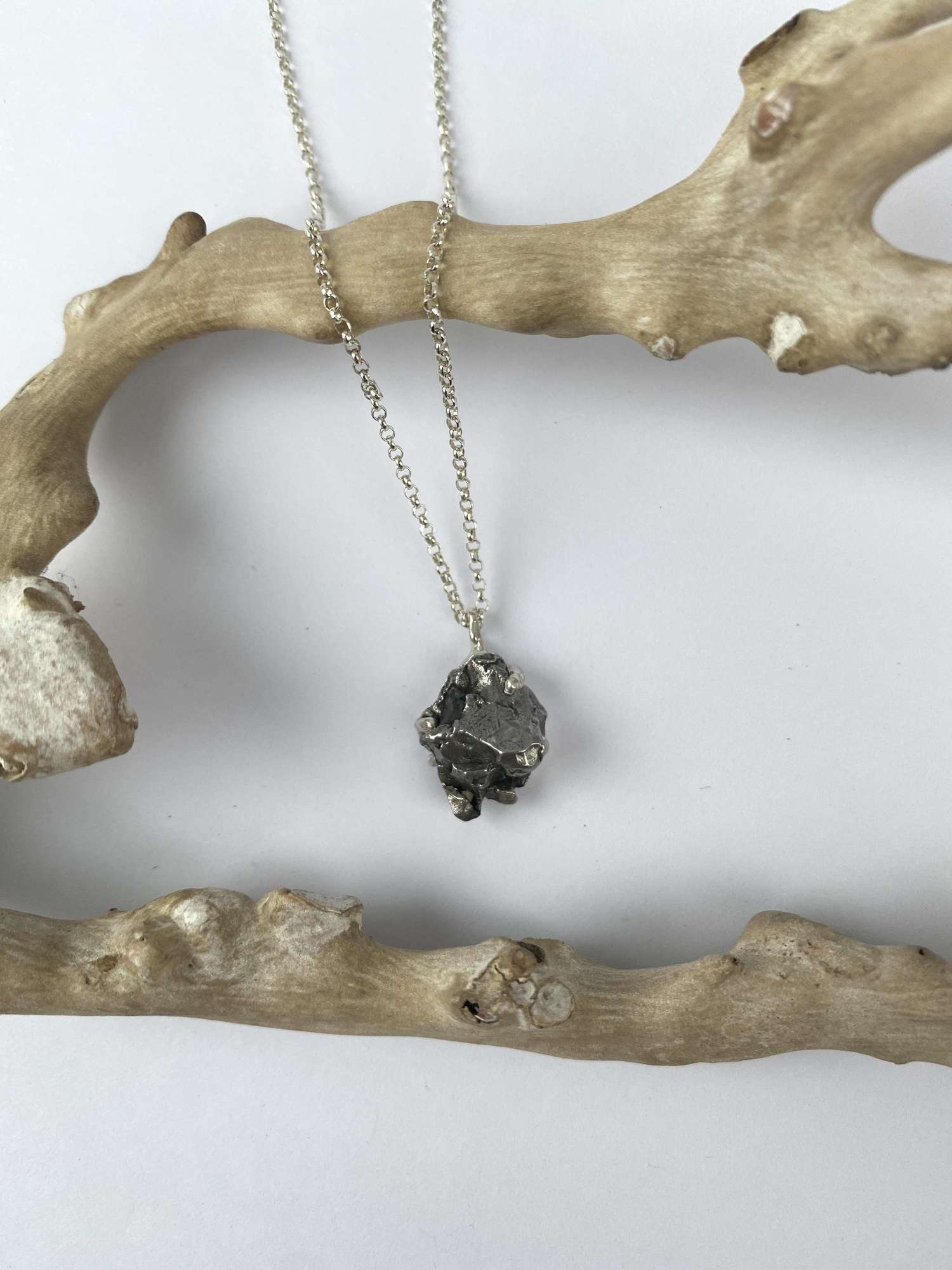 Кулон с метеоритом