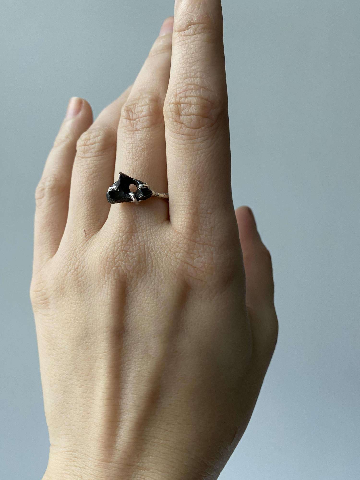 Кольцо с метеоритом