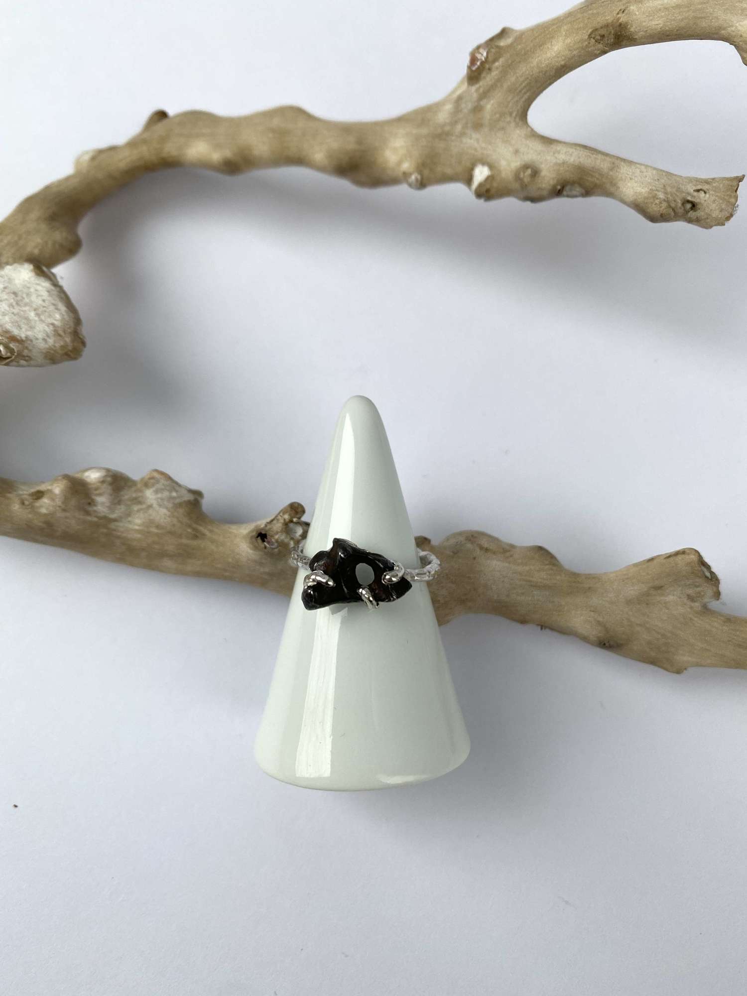 Кольцо с метеоритом