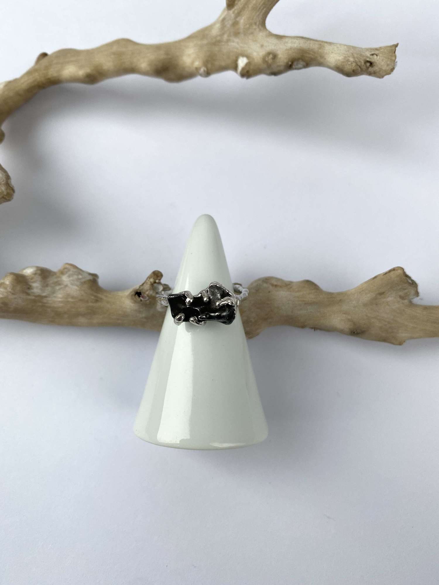 Кольцо с метеоритом