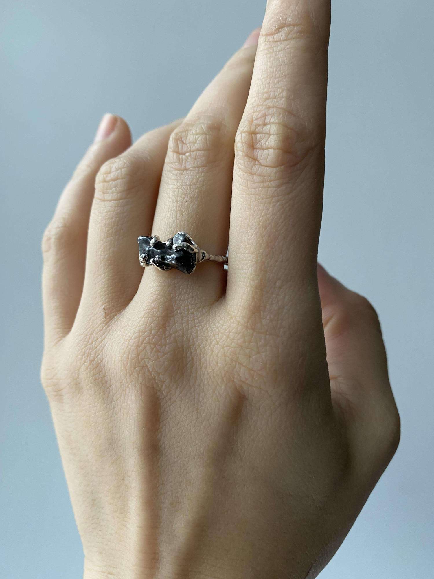 Кольцо с метеоритом