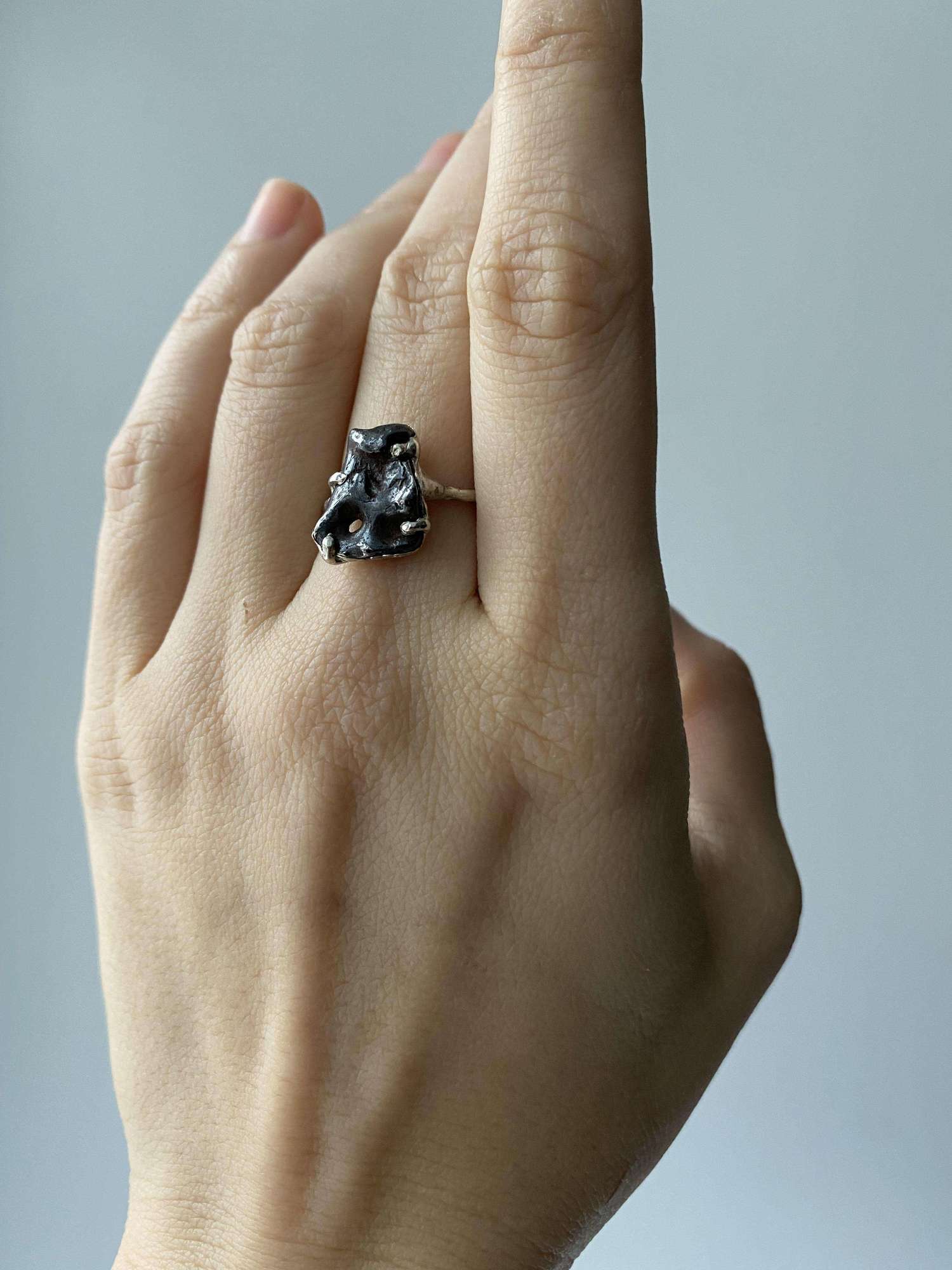 Кольцо с метеоритом