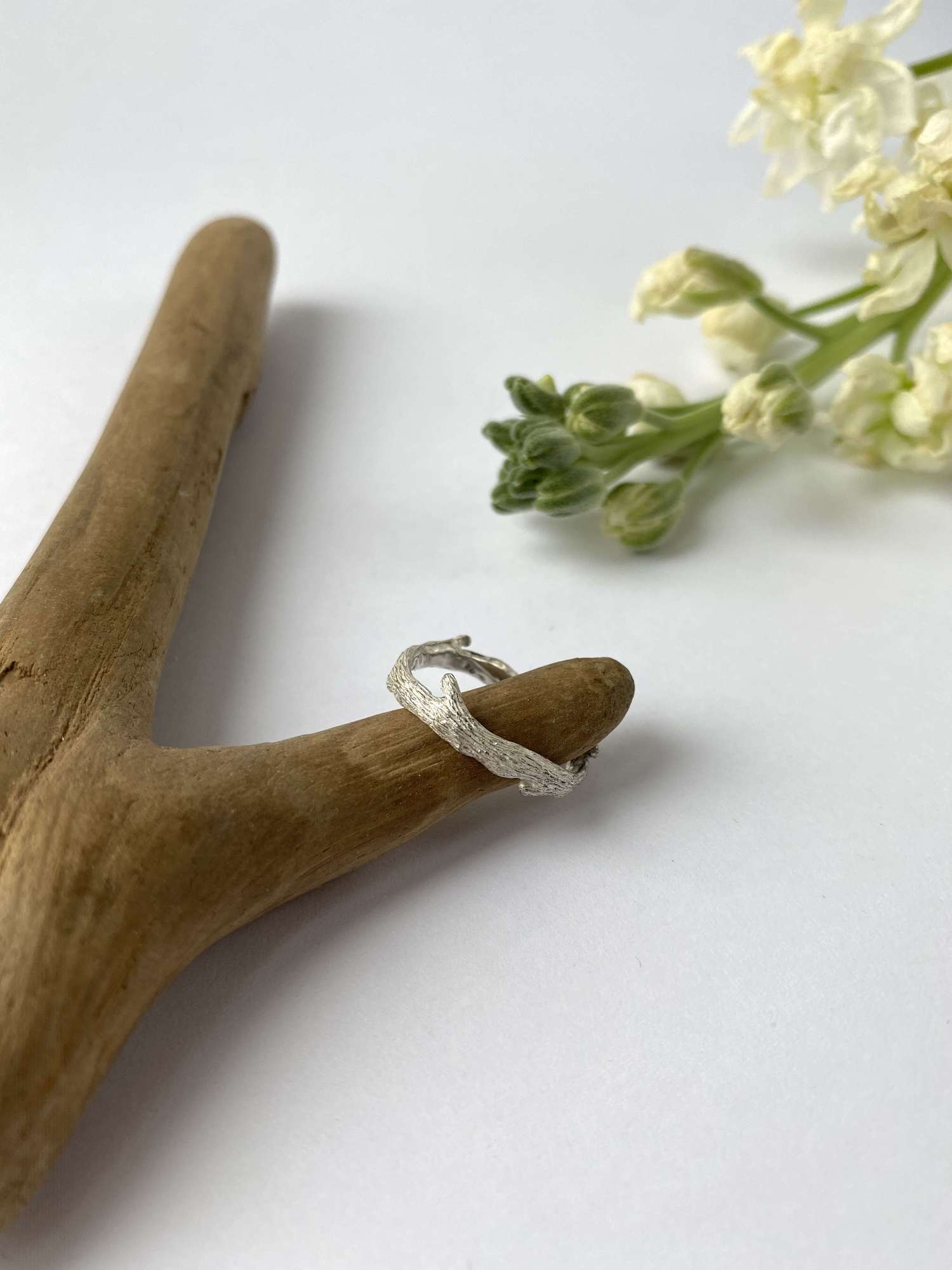 кольцо веточка широкое