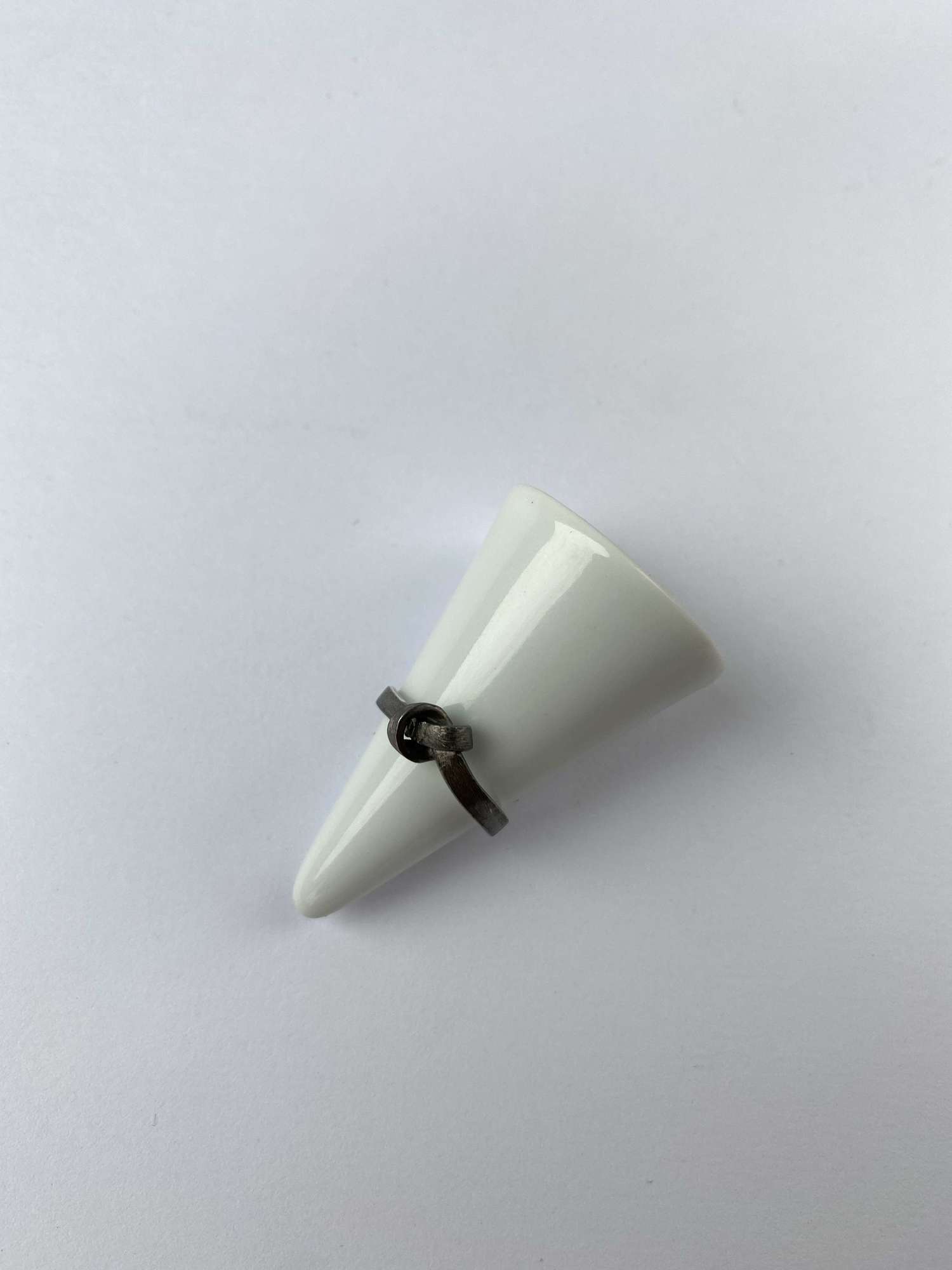 кольцо лента мёбиуса чёрное