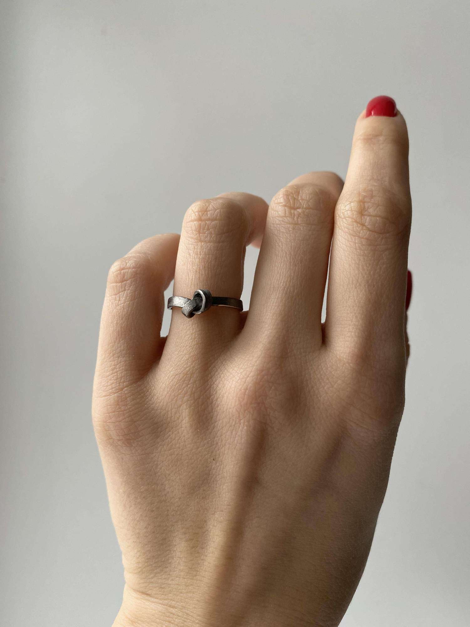 кольцо лента мёбиуса чёрное