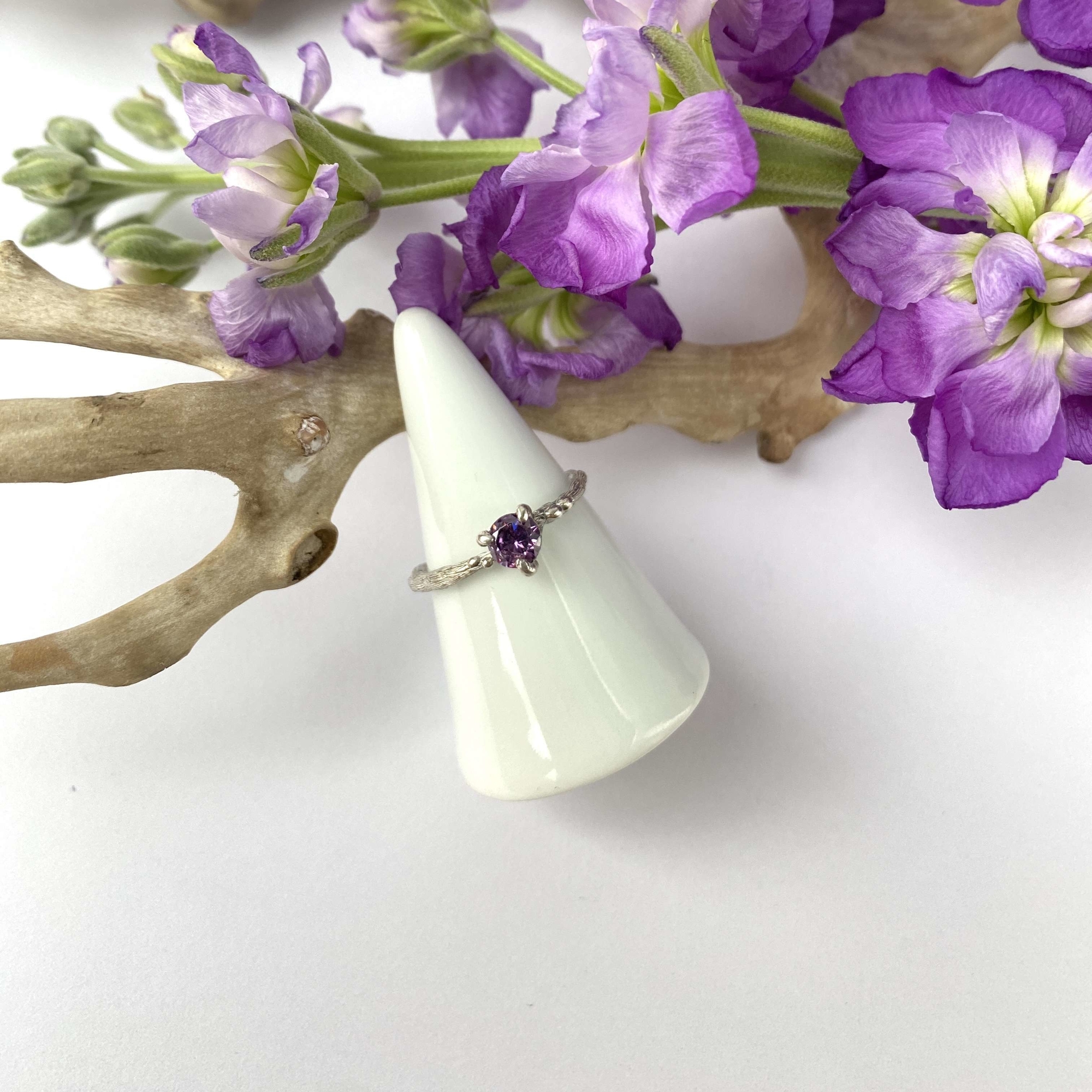 кольцо с аметистом