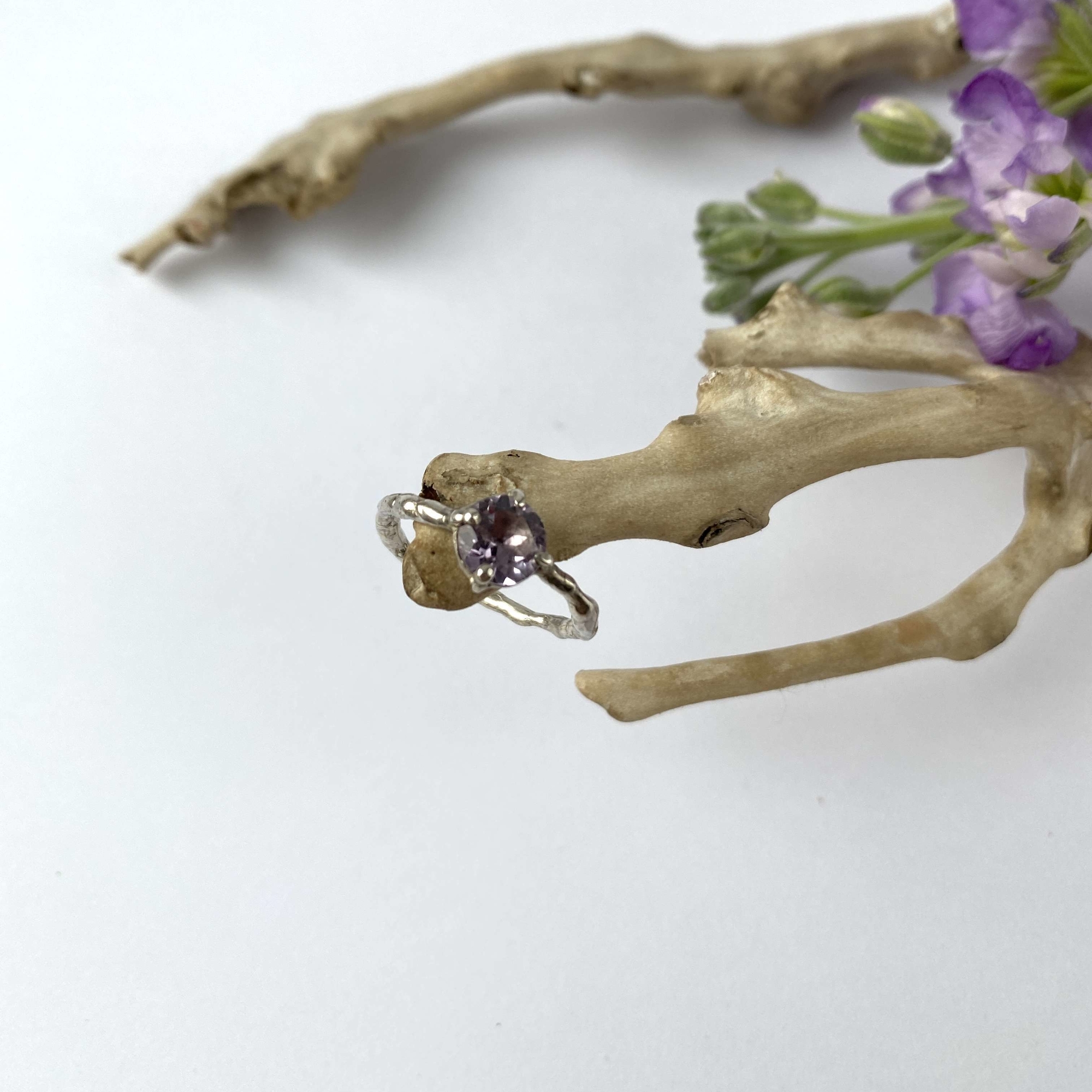 кольцо с аметистом