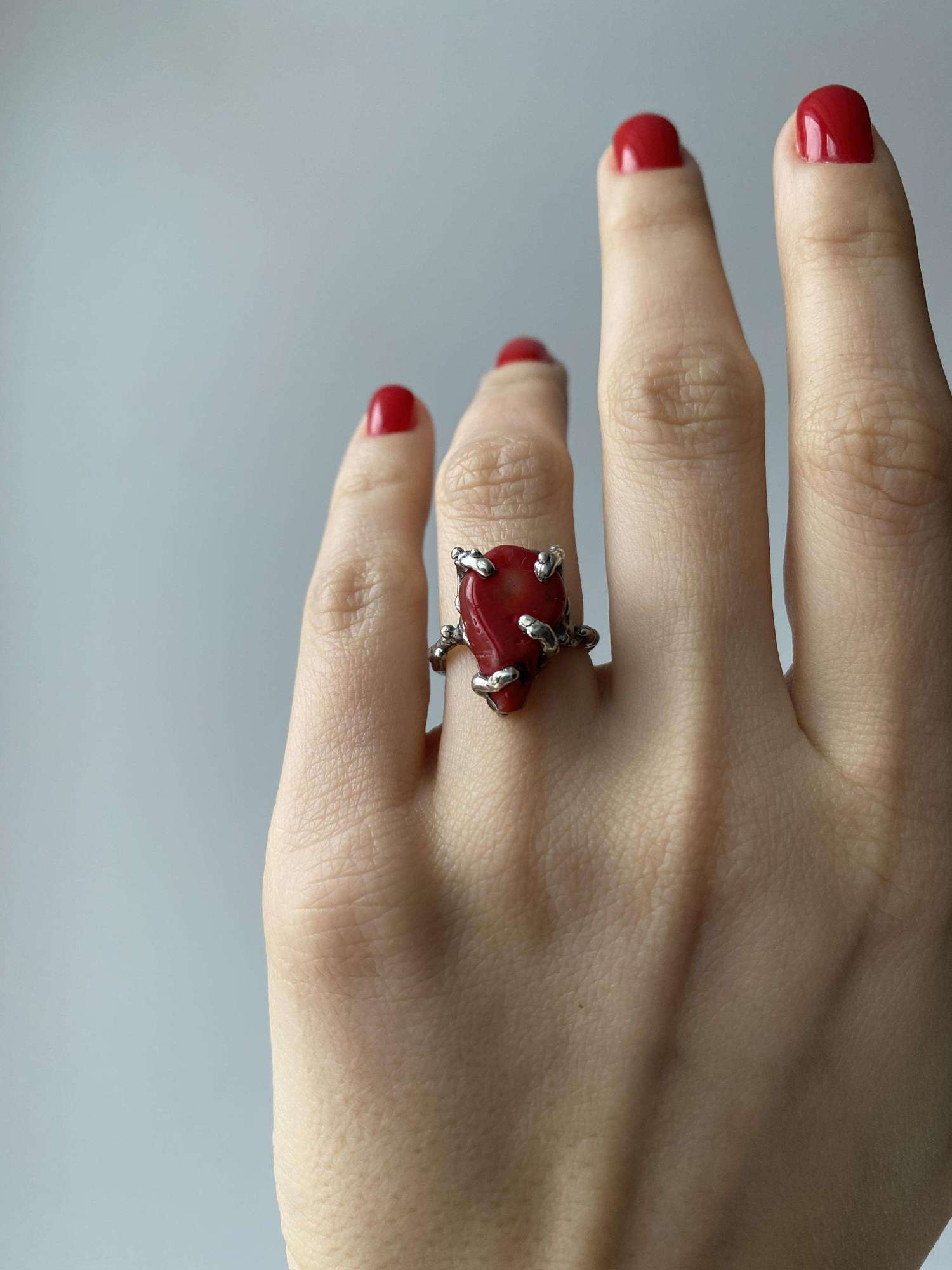 кольцо с кораллом