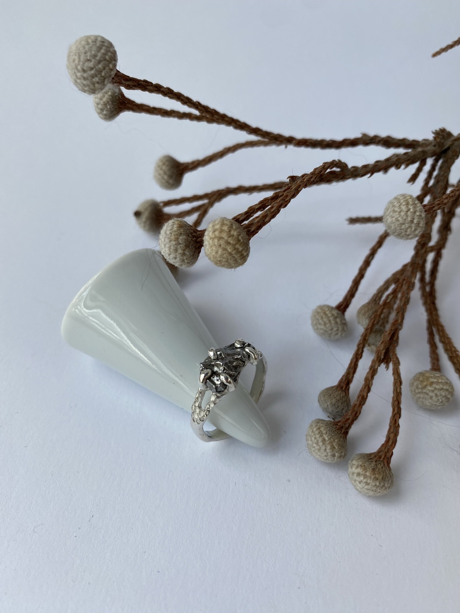 Кольцо с метеоритом