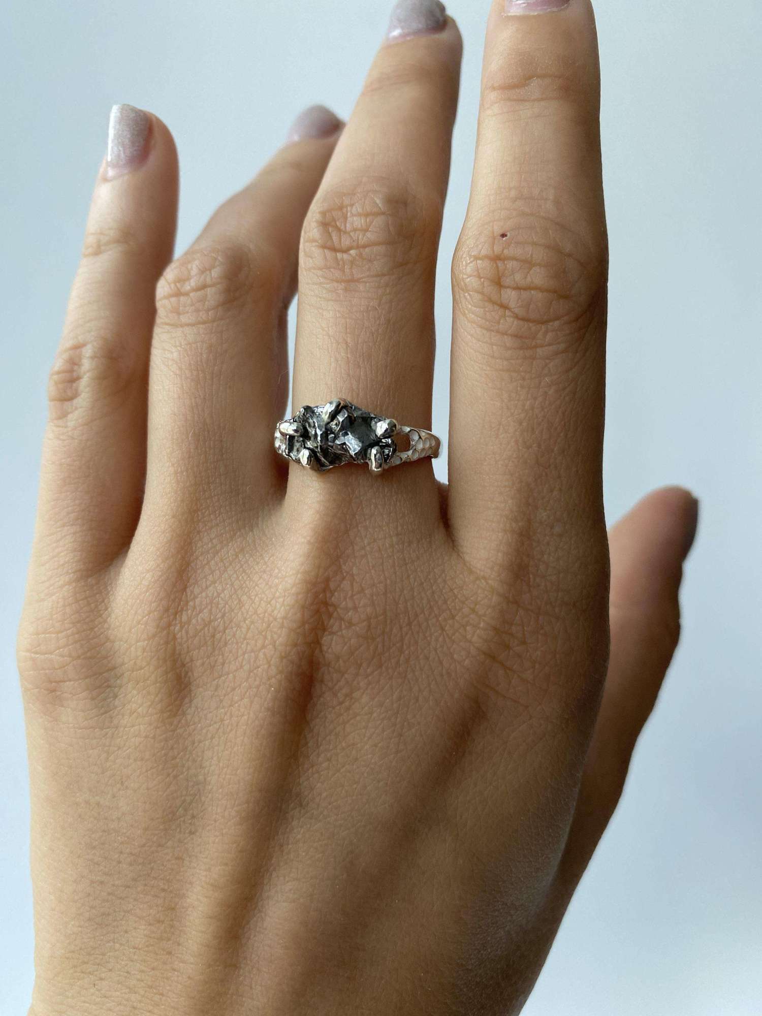 Кольцо с метеоритом