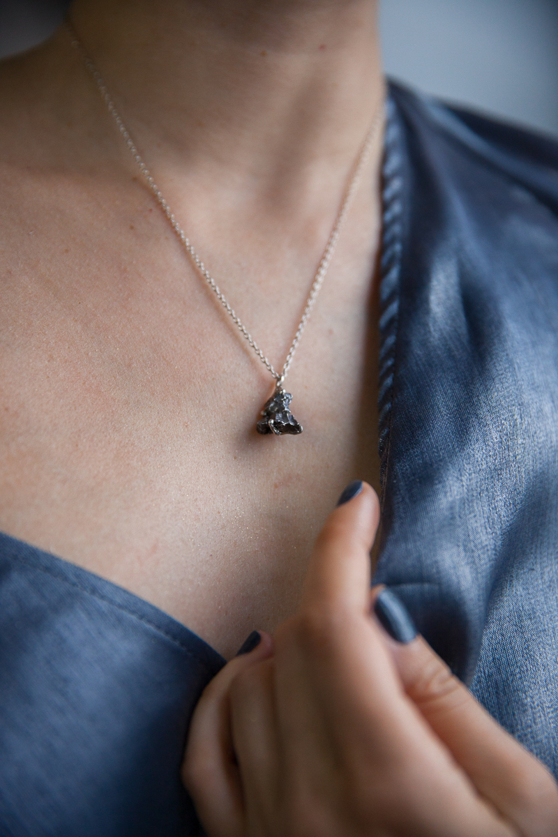 кулон с метеоритом