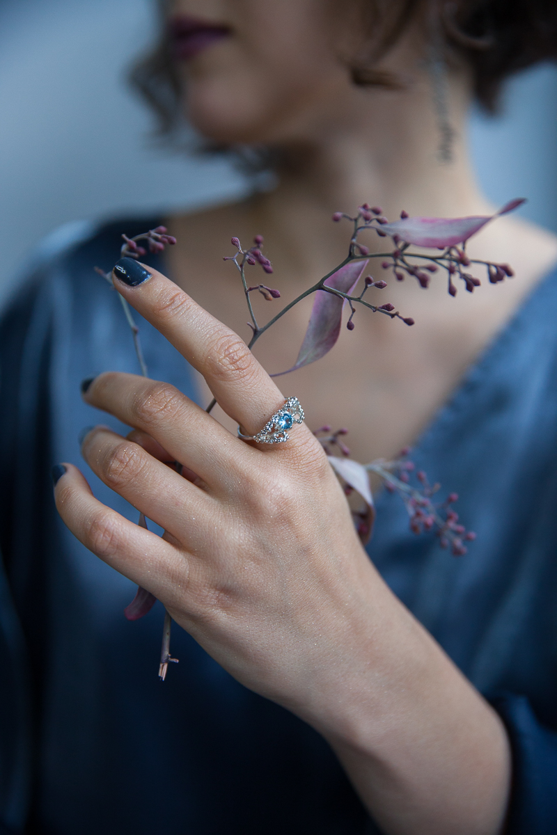 кольцо морская пена с топазом