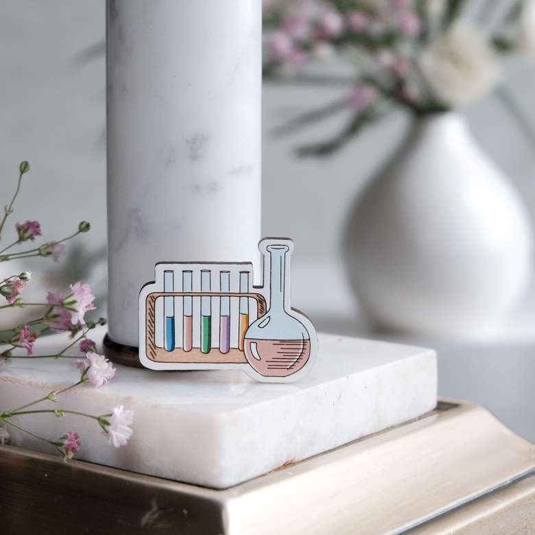 пробирки деревянная брошь для врачей