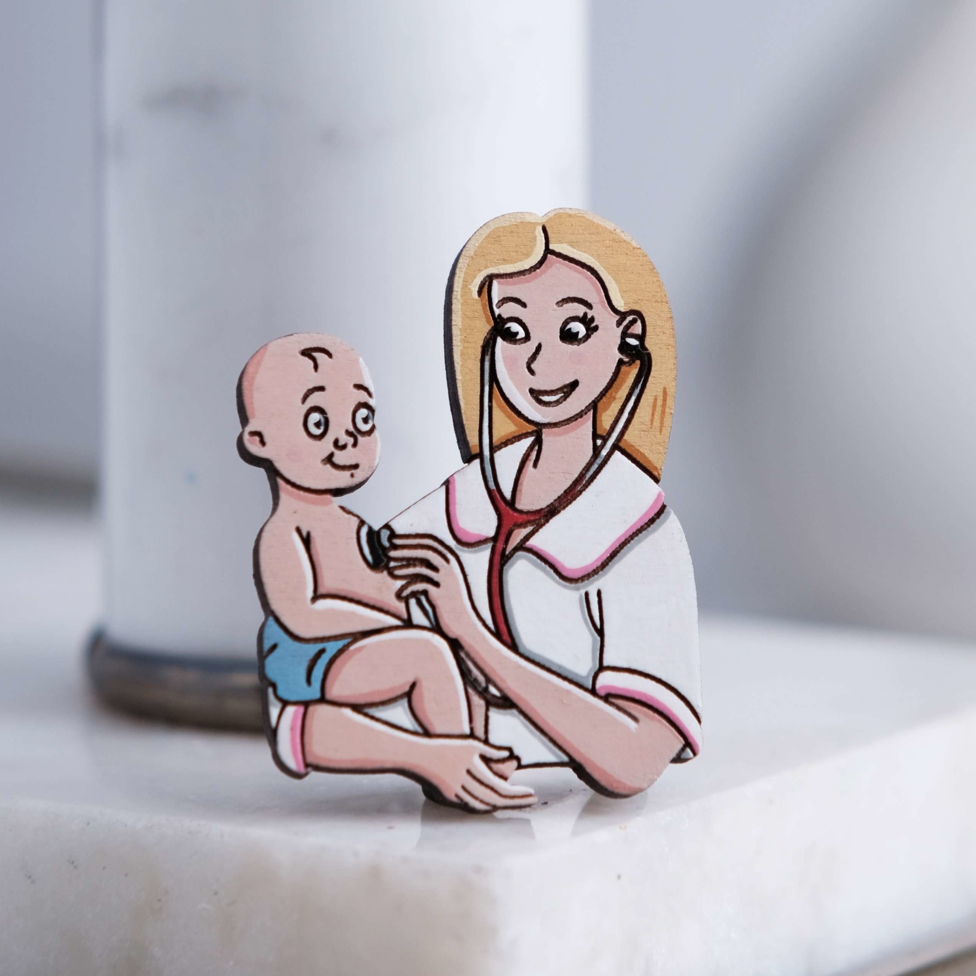 Брошь «Педиатр с малышом»