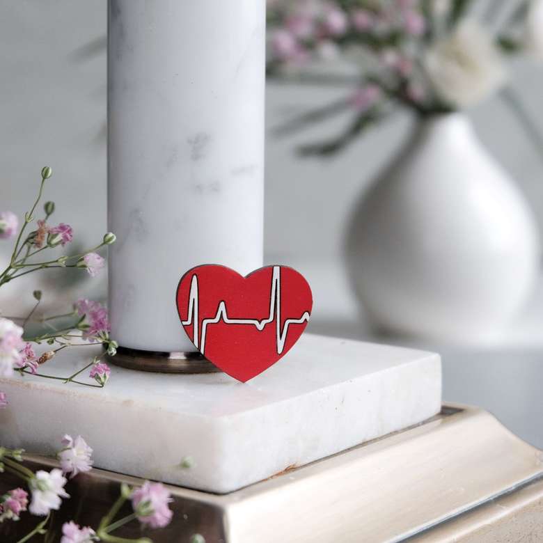 значок сердце экг