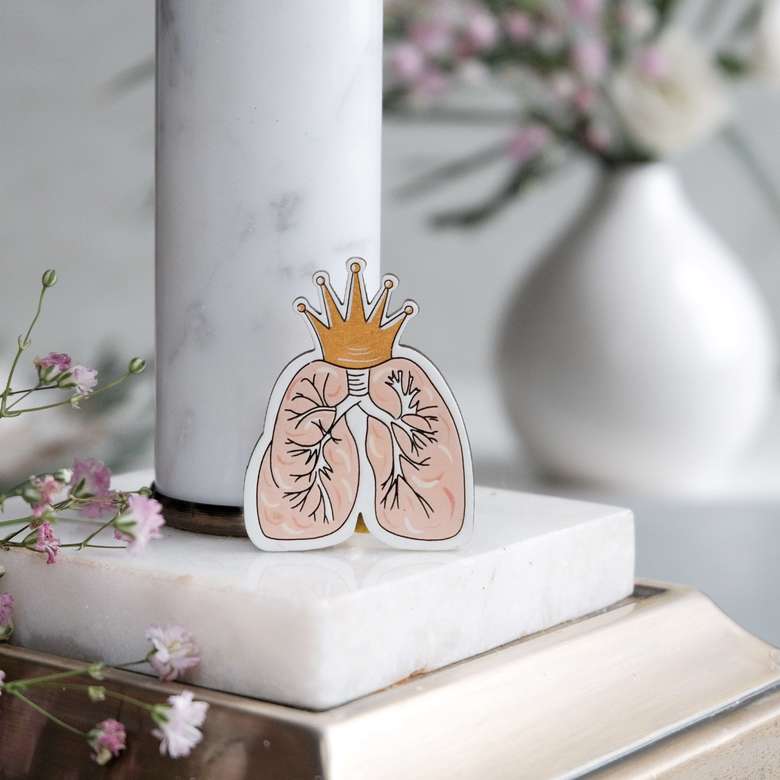 значок легкие с короной