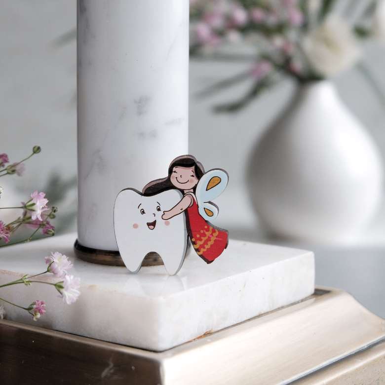 зубная фея брошка из дерева