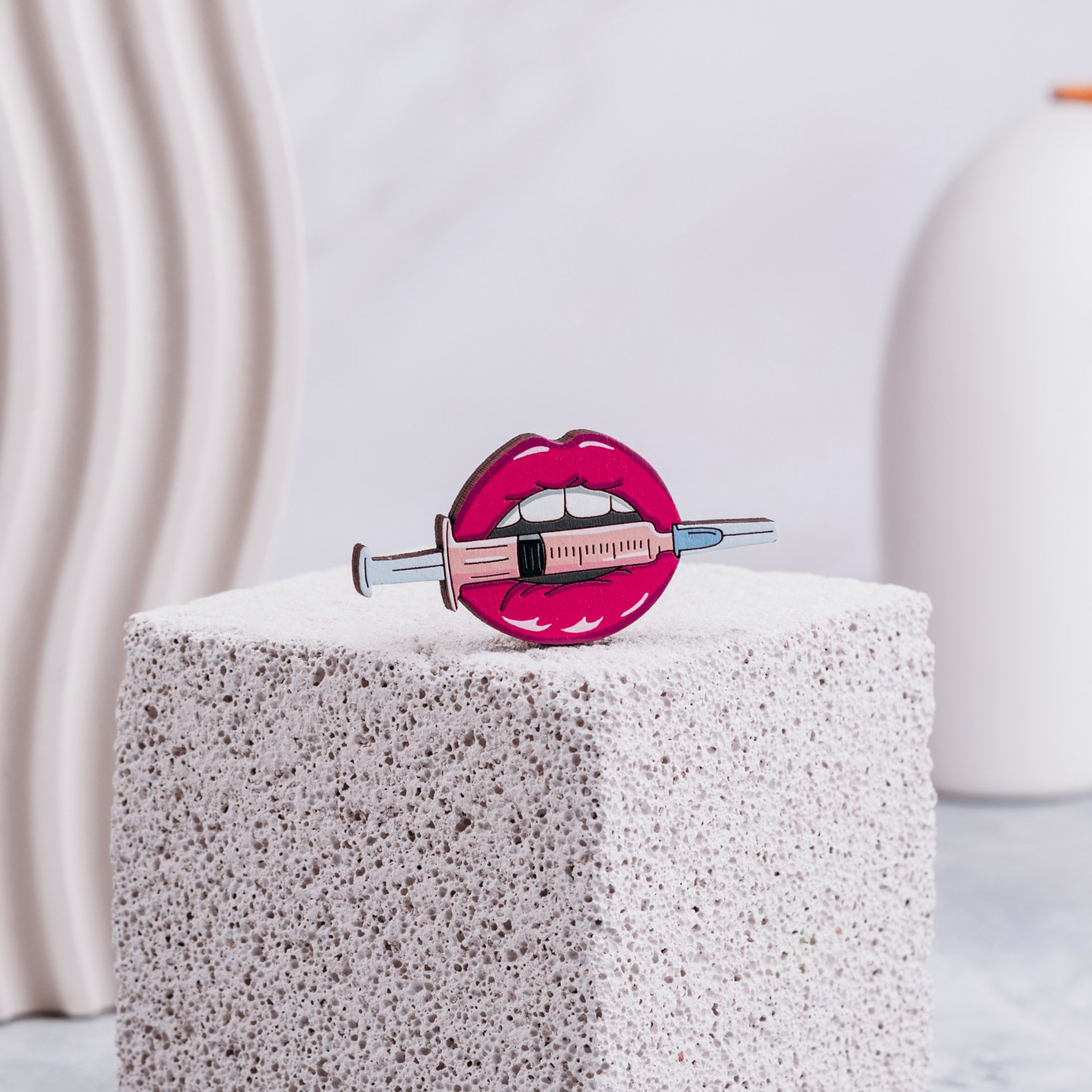 Брошь «Инъекция»