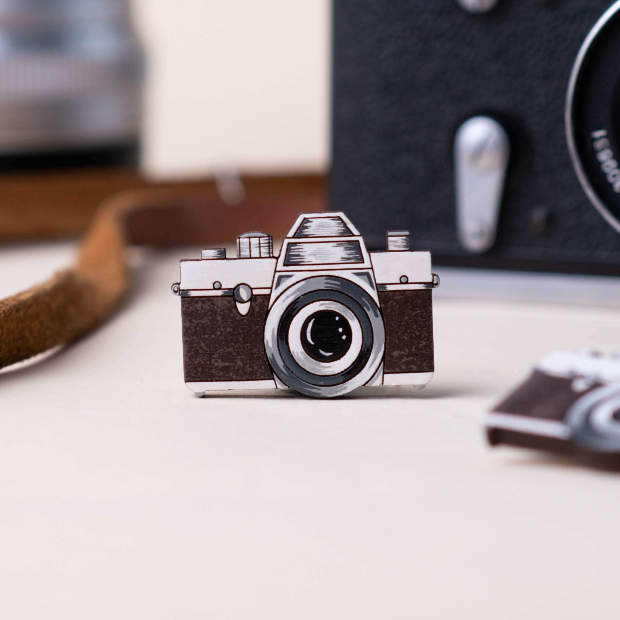 Значок из дерева Август Вуд фотик