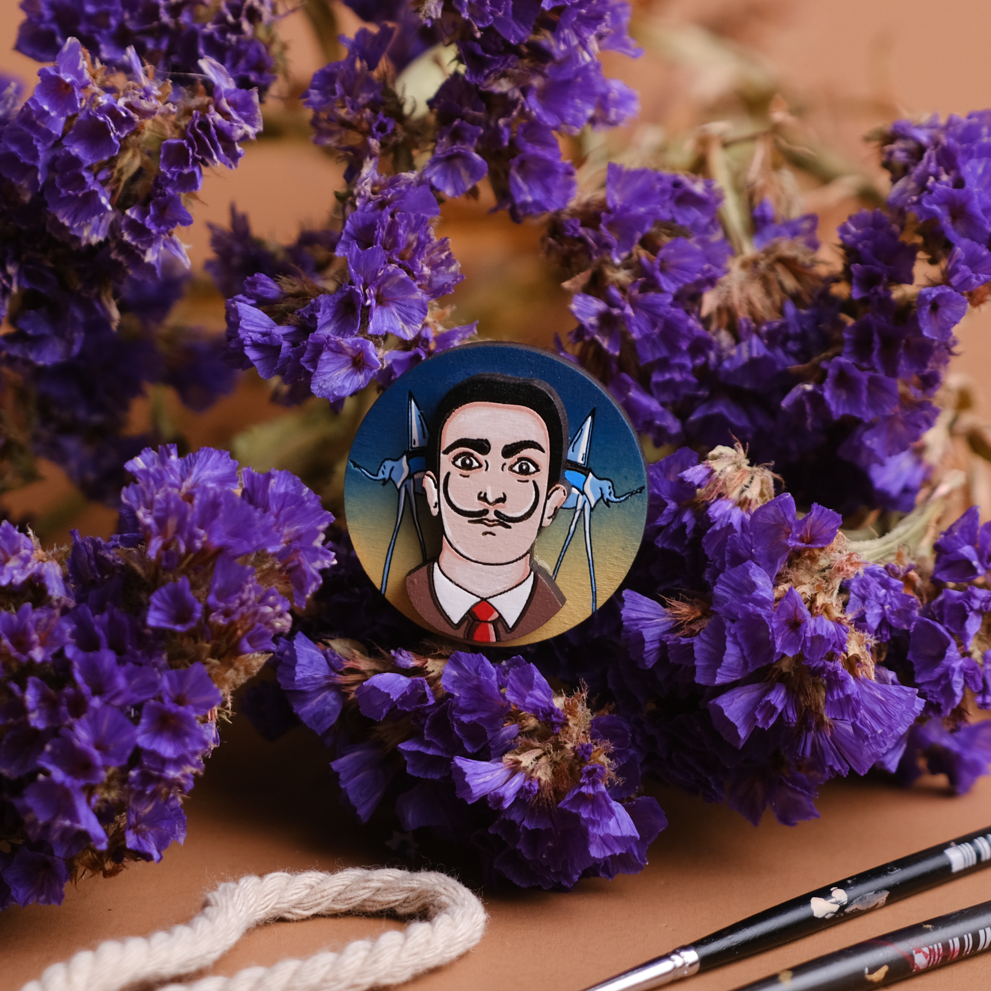 Деревянная брошь Сальвадор Дали