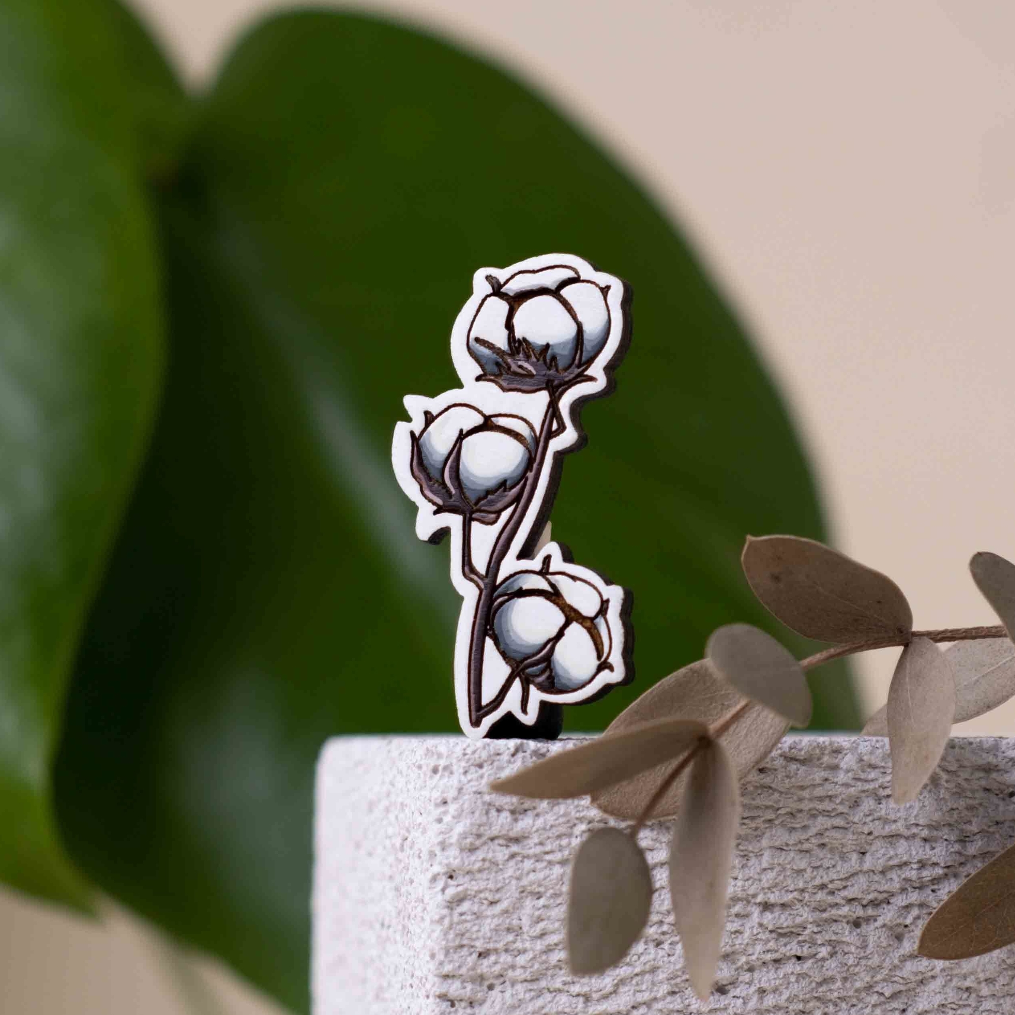 значок из дерева хлопок