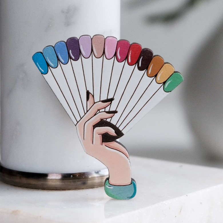 значок мастер маникюра