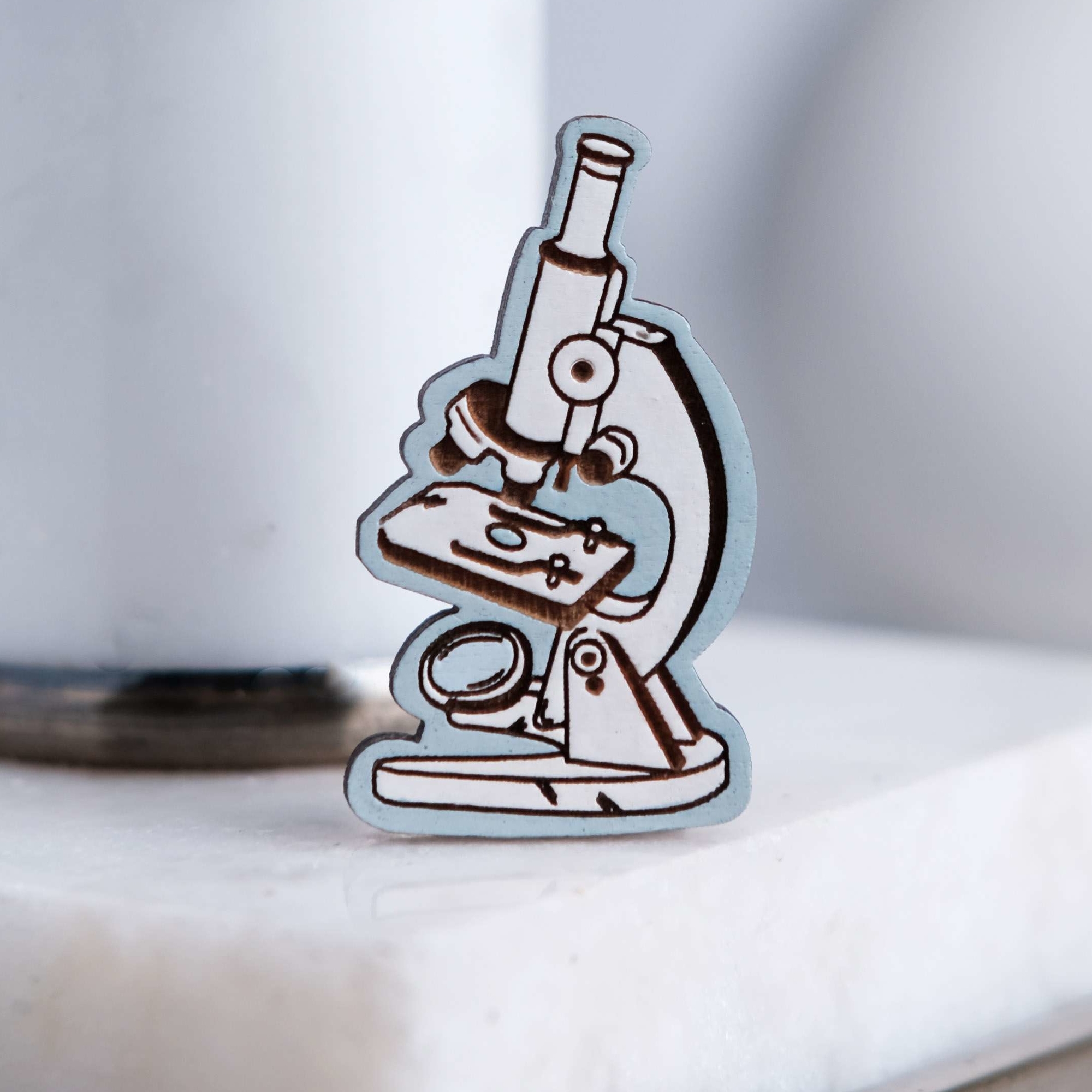 Брошь «Микроскоп»