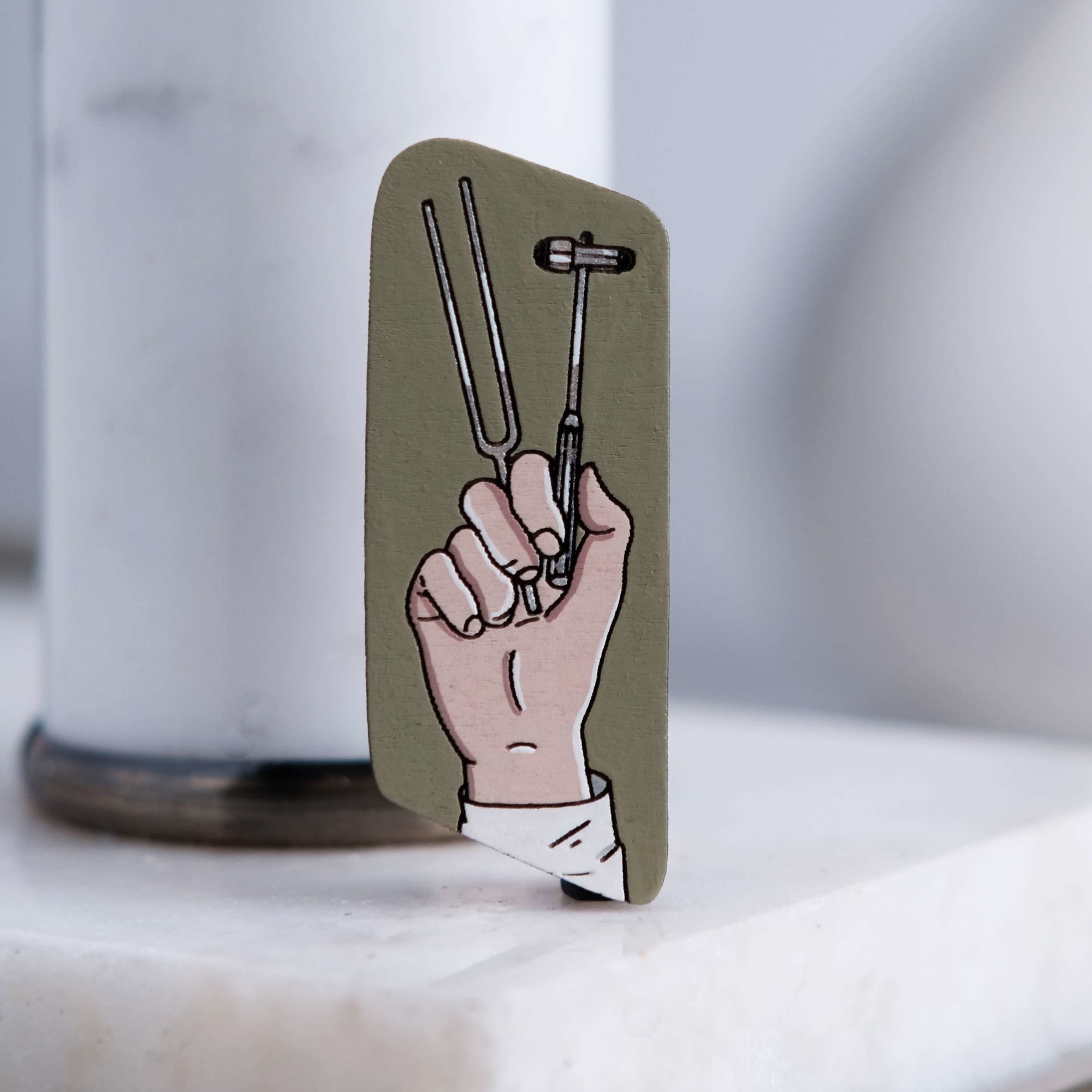 Брошь «Инструменты невролога»