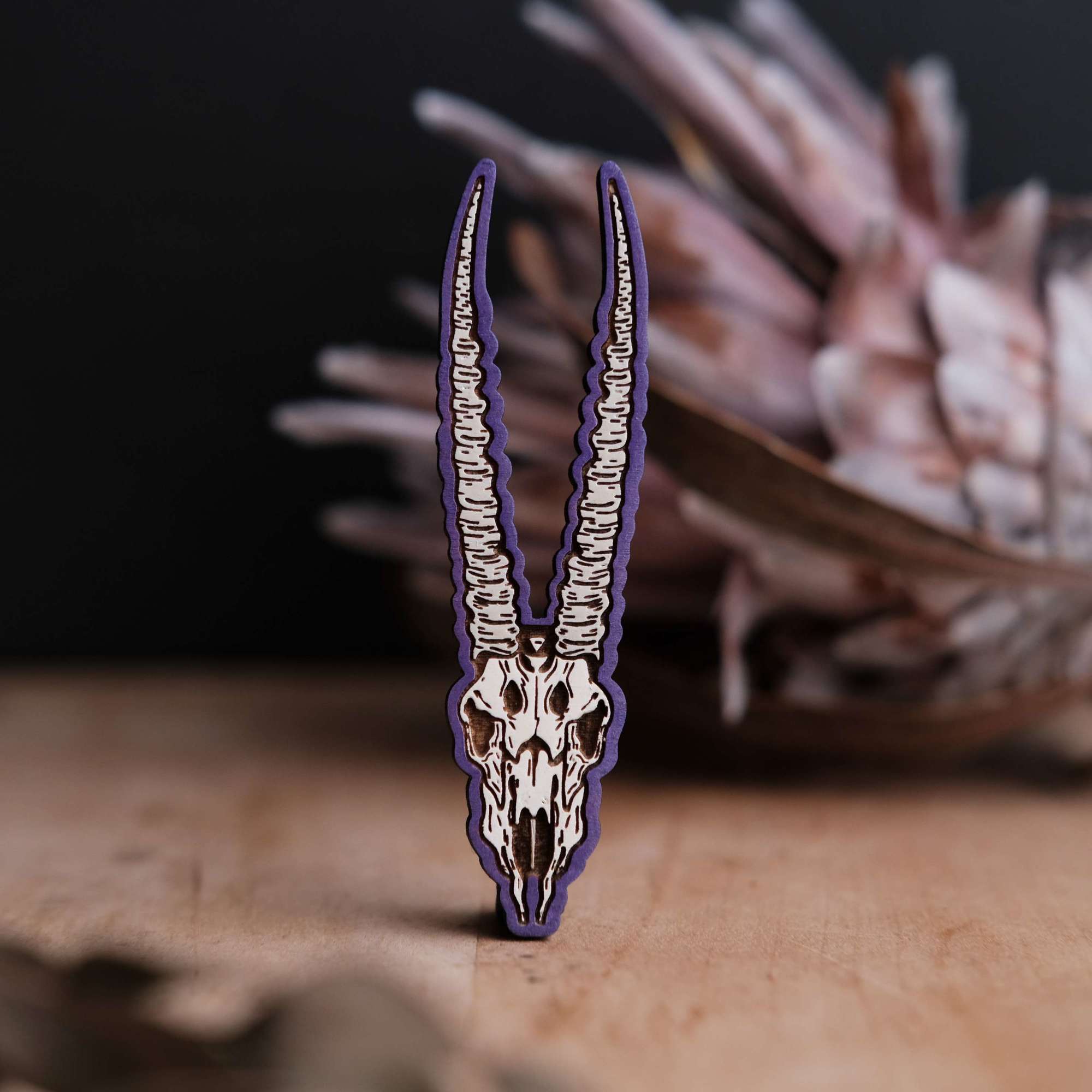 Брошь из дерева Август вуд подарок череп