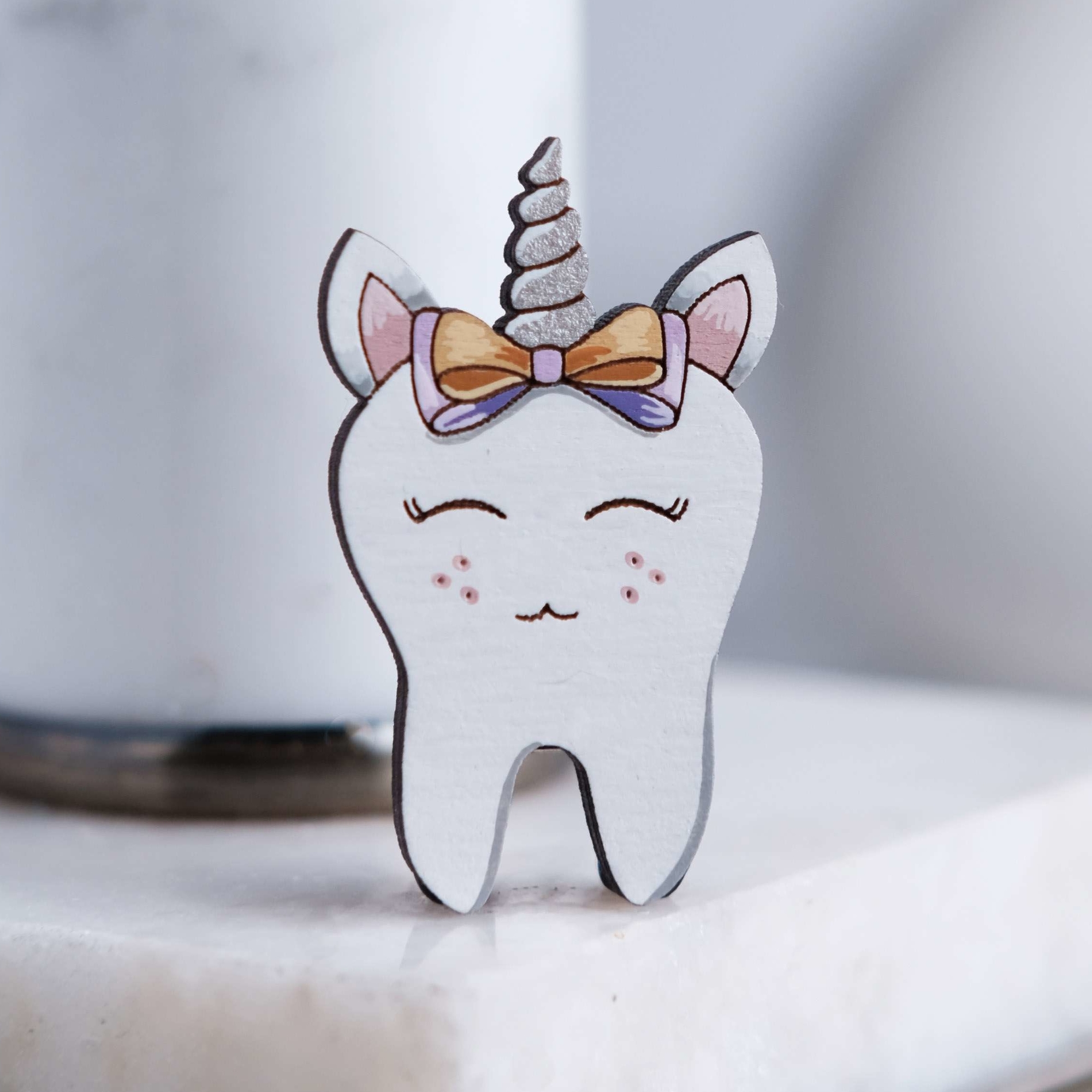 Деревянная брошь Август Вуд