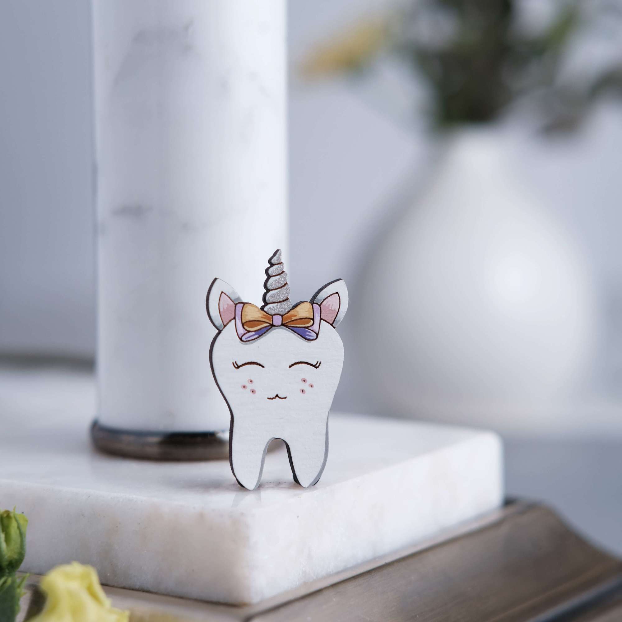 Деревянная брошь Август Вуд зуб для врача