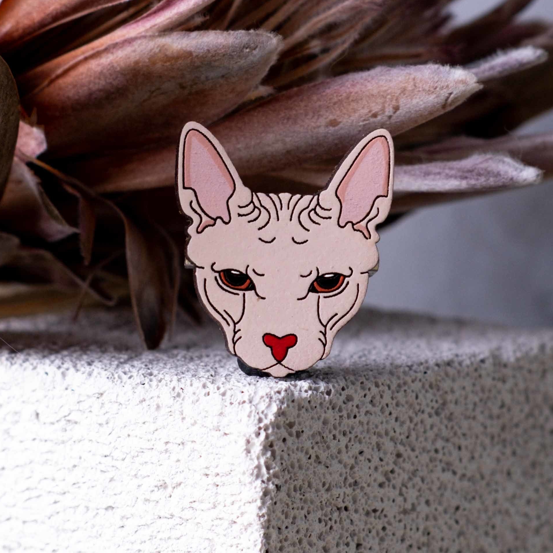 Деревянный значок Август Вуд котик