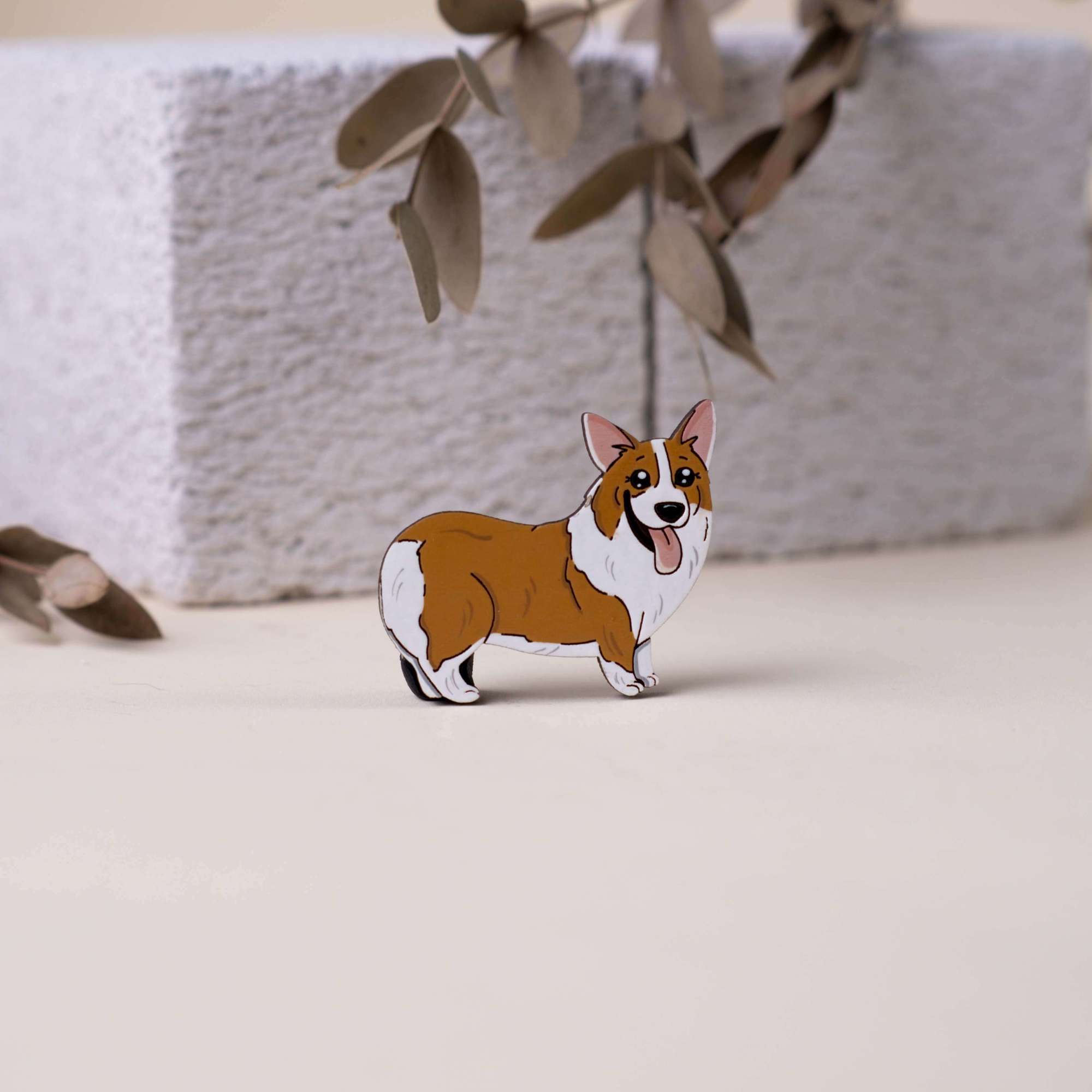 значок из дерева корги собака