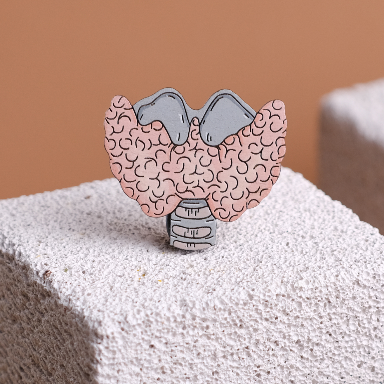 щитовидная железа брошь для врачей