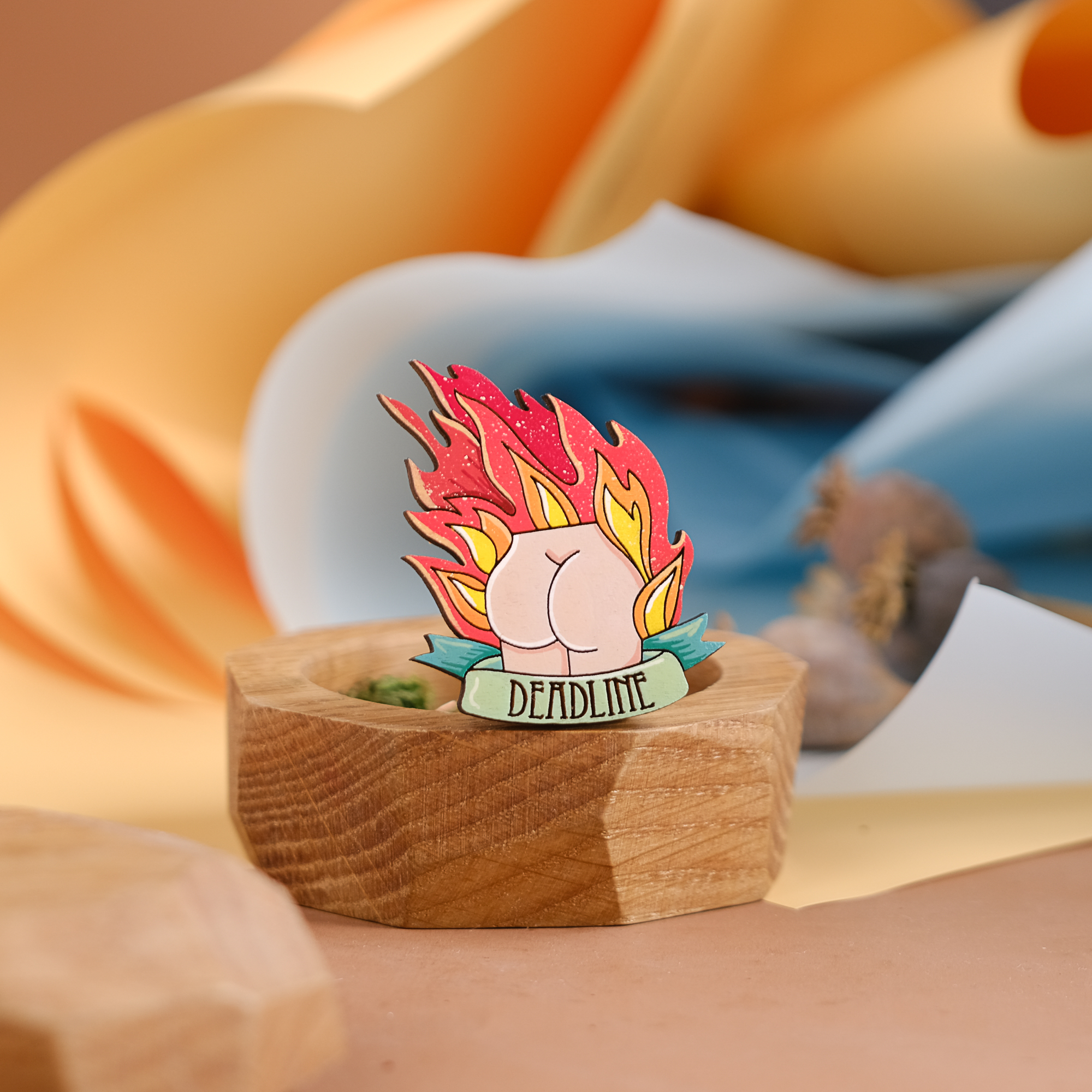 деревянная брошь дедлайн