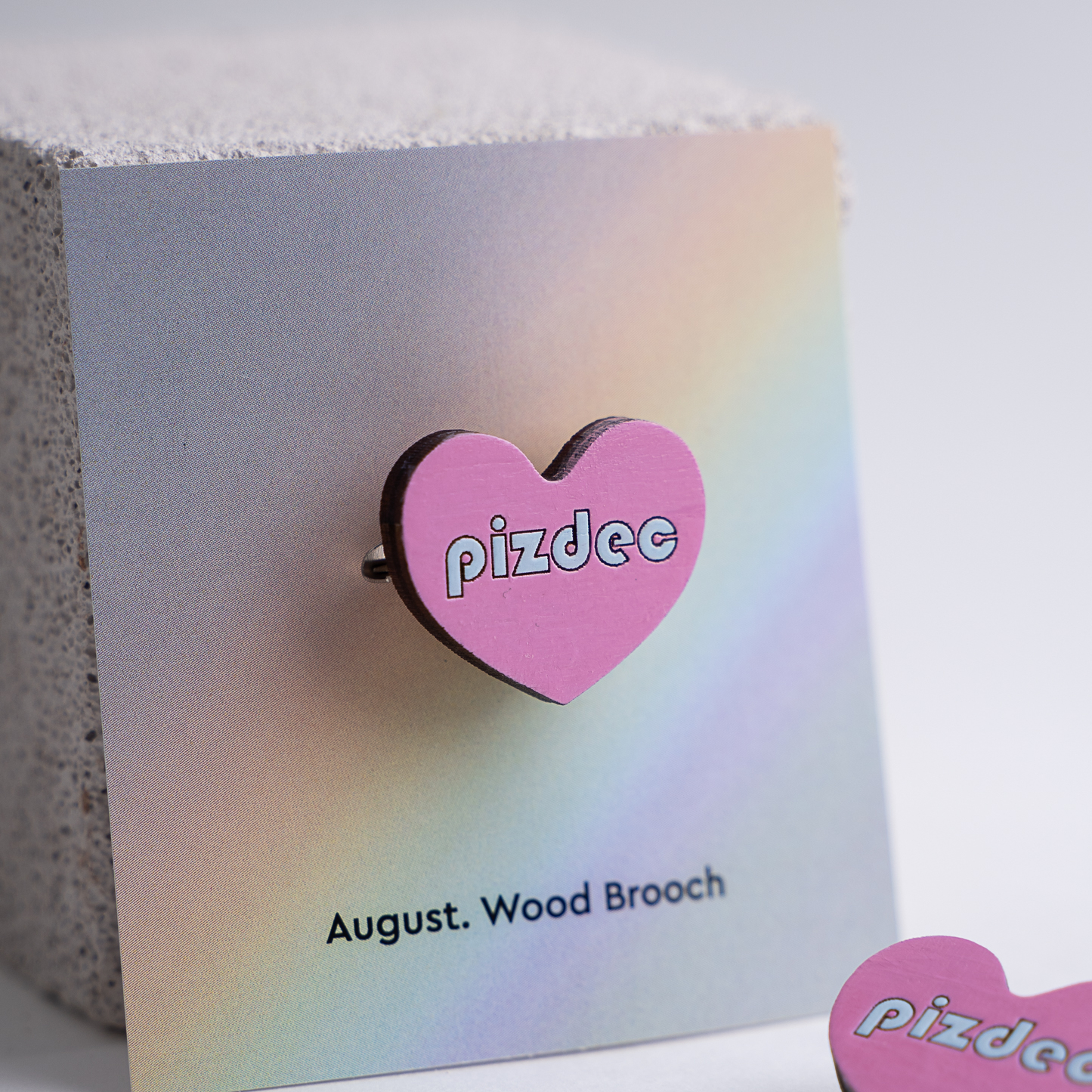 броши деревянные