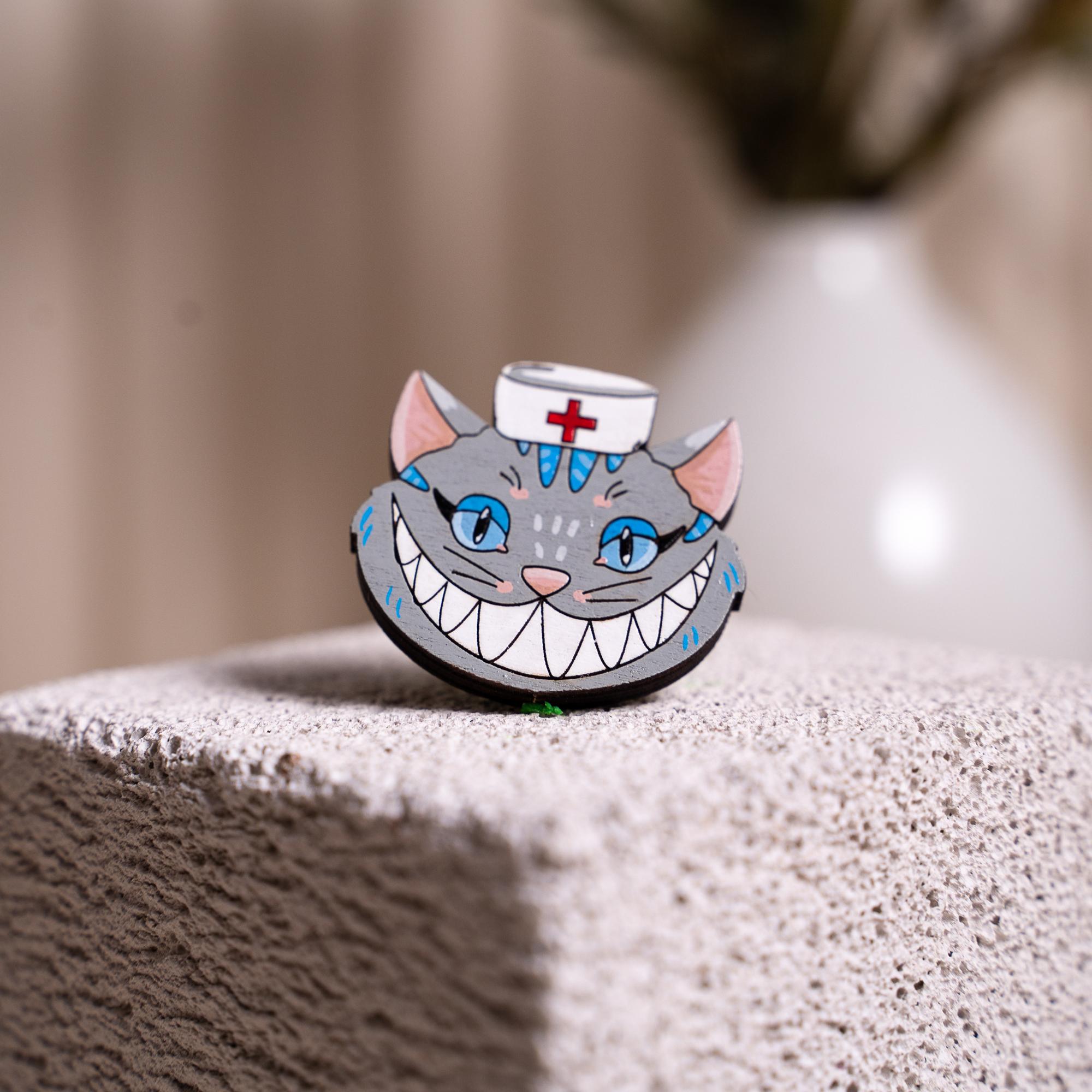 Чеширский кот значок