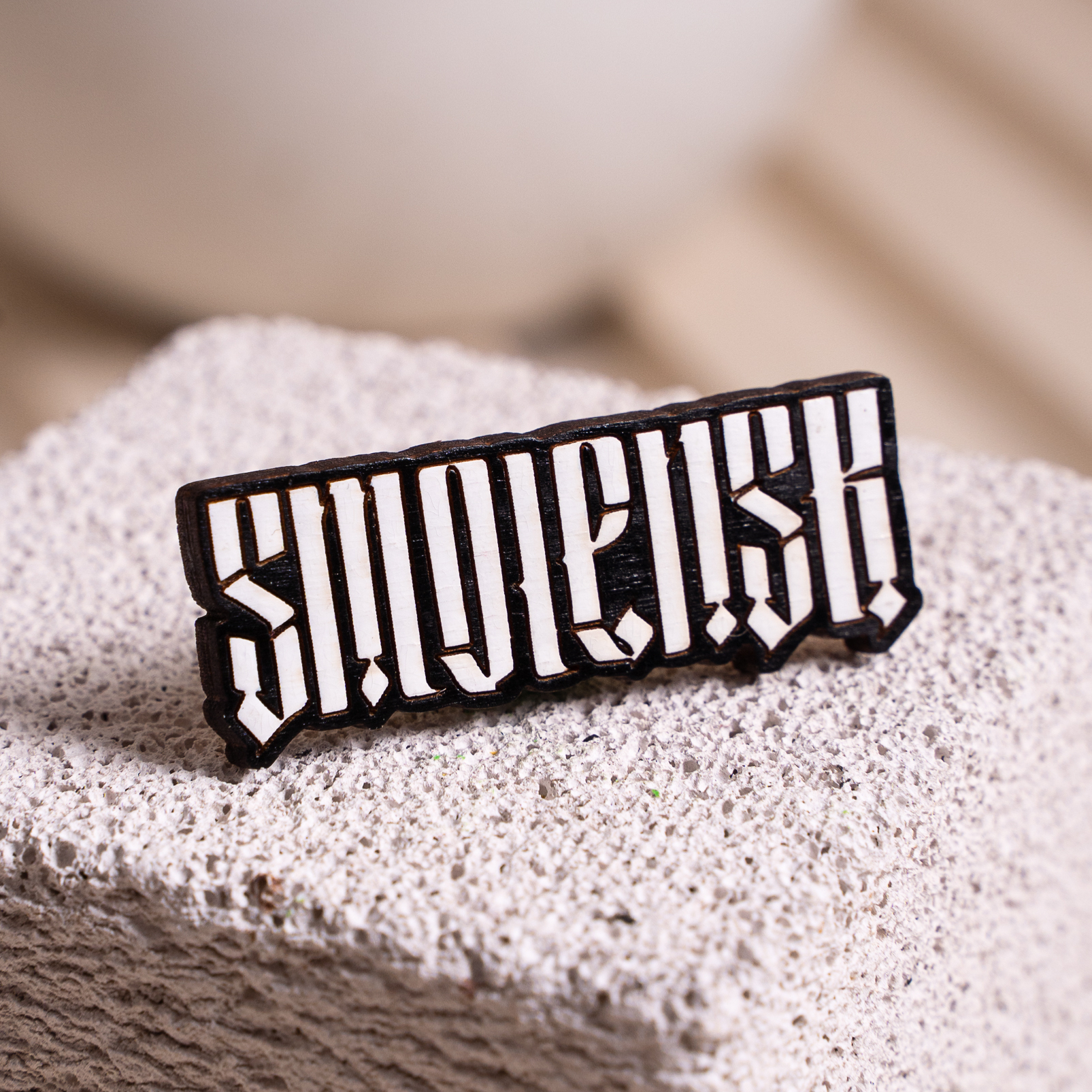 Деревянная брошь Август Вуд