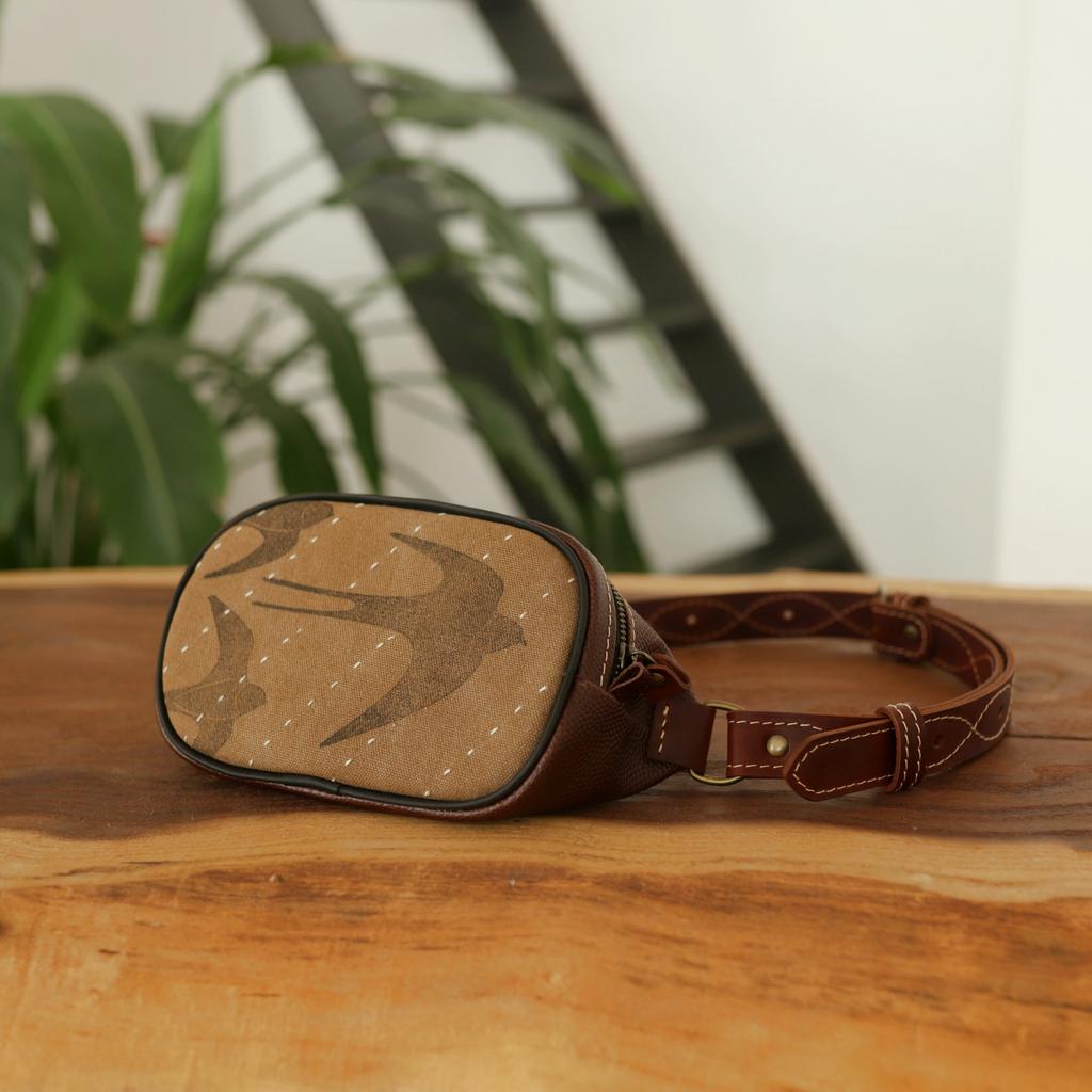 Поясная сумка "Ласточки"/ карамель