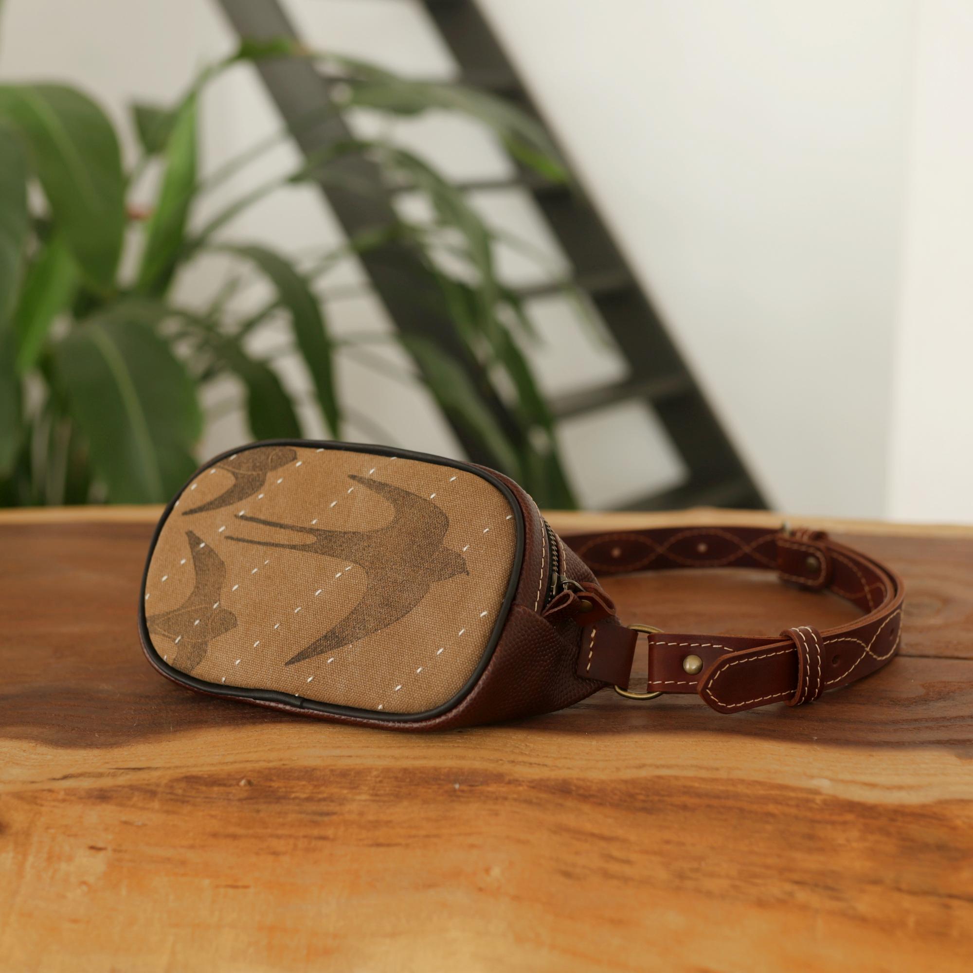 Поясная сумка "Ласточки"/ карамель